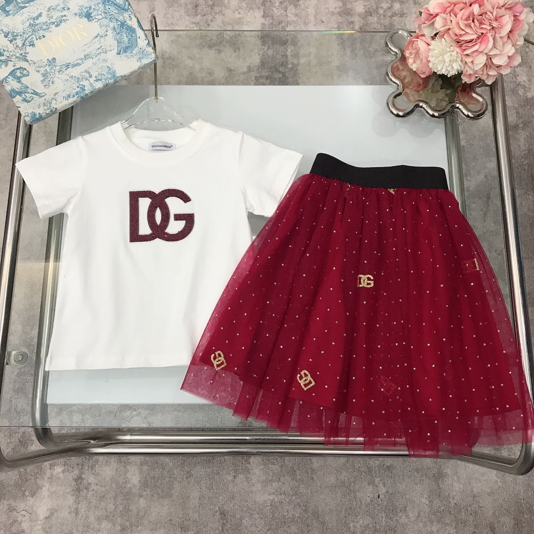 NO:211728,【Spot delivery】 DOLCE & GABBAN Skirts eye-catching fashion sequin DG pattern design with mesh splicing skirt exquisite seal logo LOGO Three-dimensional tailoring exquisite original single fabric High version quality Simple and generous style The upper body is very good looking Awesome style Color black white size90---120-130-140-150【CM】 Counter packaging 70, Clothes, Dolce & Gabbana, Dolce & Gabbana, skirts,19860909【现货发】  DOLCE & GABBAN 套裙 抢眼时尚亮片DG图案设计搭配网纱拼接半裙精致章标LOGO 立体剪裁 精致原单布料 高版本质量 简单大方款式 上身非常好看 版型超赞 颜色黑色 白色 size90---120-130-140-150【CM】  专柜包装70,衣服,Dolce&Gabbana,Dolce&Gabbana,skirts,,Children's