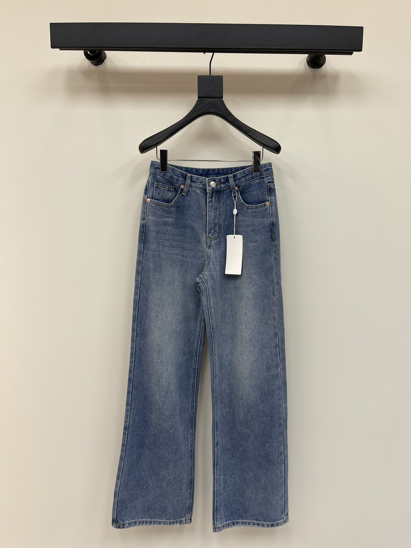 NO:329275,MM6* Magira 25 new digital logo straight jeans!  All four seasons, classic back pocket brand digital logo is fashionable and easy to control, and a fine product that coexists with appearance and quality!  SML,masion margiela,masion margiela,jeans,alexander wang19860909MM6*马吉拉25新款数字logo直筒牛仔裤！四季通杀,后口袋经典品牌数字logo时髦感十足又轻松好驾驭,颜值与品质并存的精品！SML,,masion margiela,masion margiela,jeans,alexander wang,Women's clothing