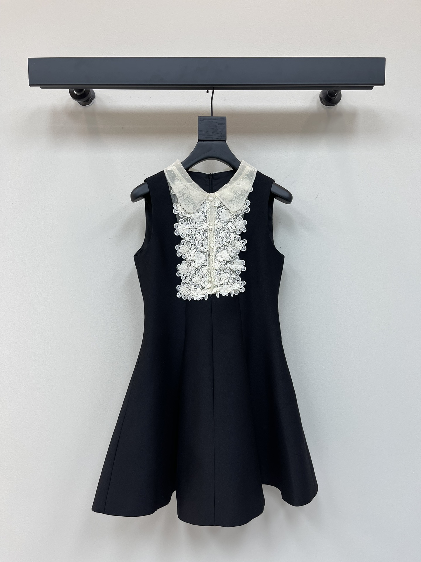 NO:424625,JORYA*25 spring and summer new rich family daughter, small fragrant style three-dimensional lace waist vest dress, high waist slim fit and slim retro sleeveless contrasting dress, chaebol daughter temperament can be sweet or salty, age-reducing girlish style, essential items for white and rich beauty SML, skirts, alexander wang19860909JORYA*25春夏新款富家千金 小香风立体蕾丝收腰背心连衣裙 高腰修身显瘦 复古无袖撞色小礼裙 财阀千金气质可甜可盐 减龄少女风 白富美必备单品 SML,,skirts,alexander wang,Women's clothing