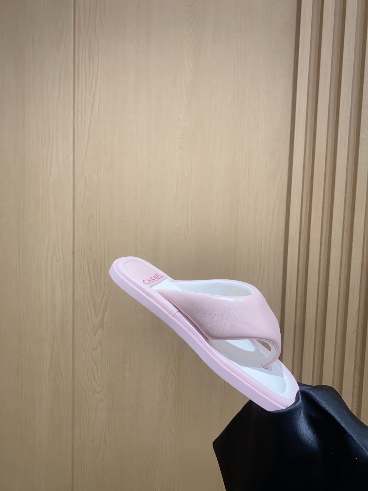 Elegant Chanel Pink Lambskin Flip Flops: Summer Comfort & Style (Sizes 35-40) 6 i1743324671 3343 7