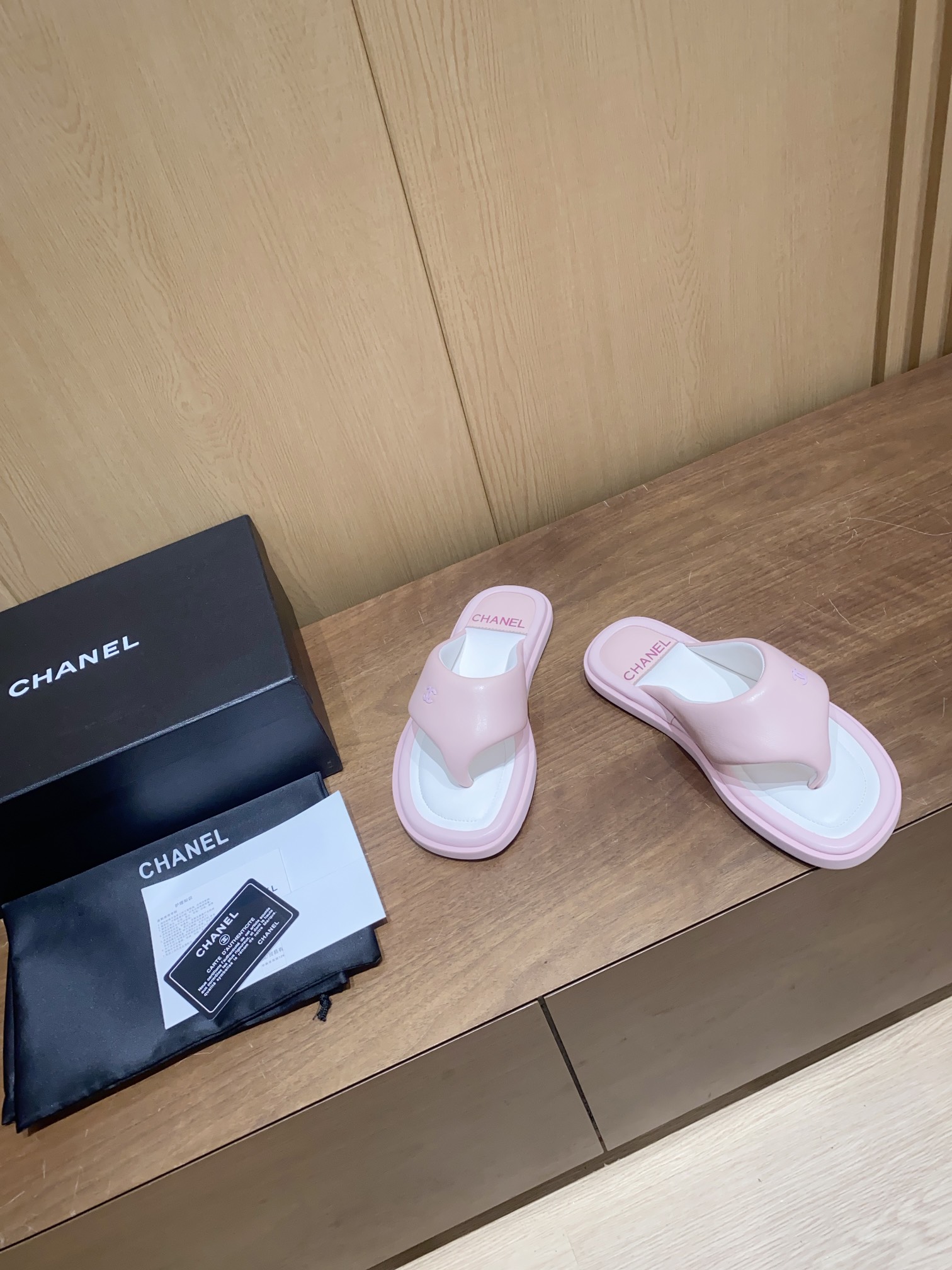 Elegant Chanel Pink Lambskin Flip Flops: Summer Comfort & Style (Sizes 35-40) 9 i1743324671 5025 2