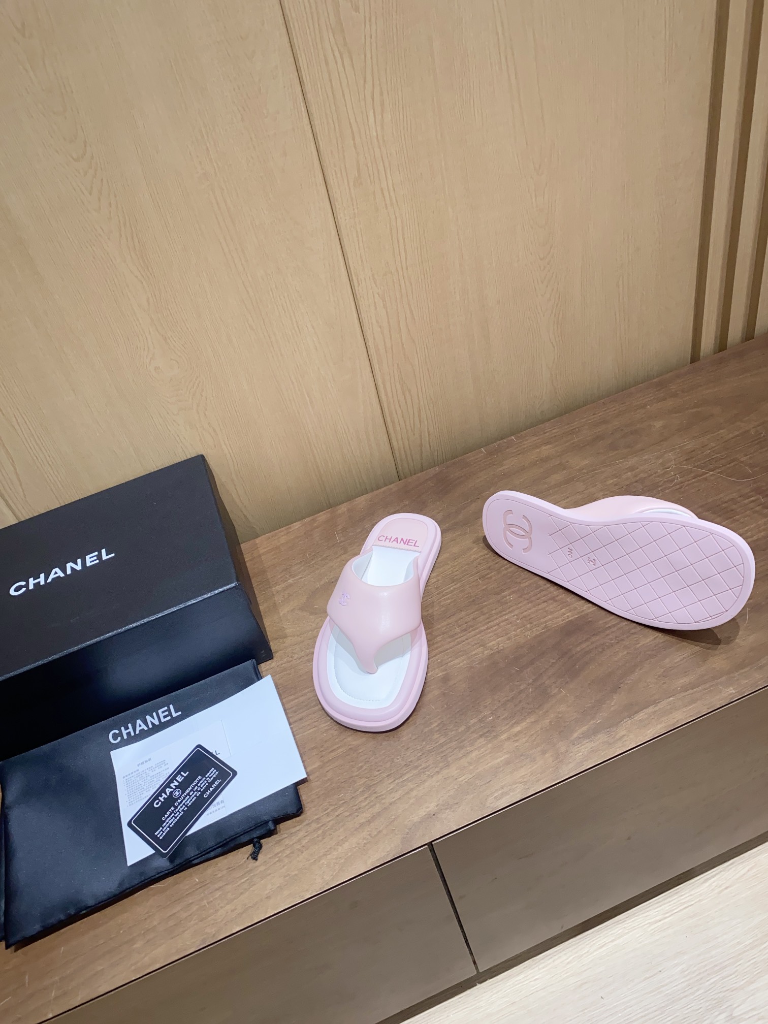 Elegant Chanel Pink Lambskin Flip Flops: Summer Comfort & Style (Sizes 35-40) 10 i1743324671 6383 3
