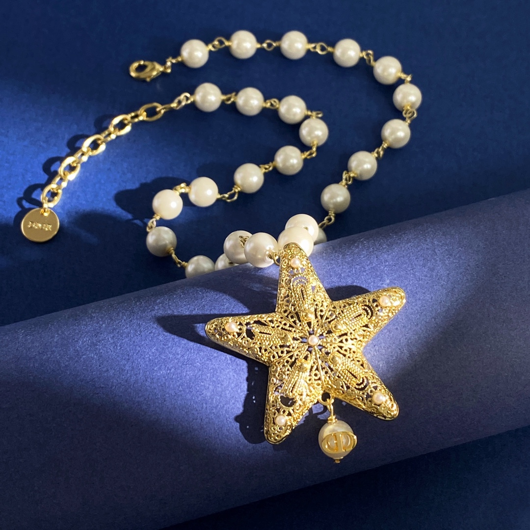 Dior 迪奥DIOR欧美风 个性金属镂空五角星形海星CD珍珠项链 黄铜材料 2个色:金色 银色