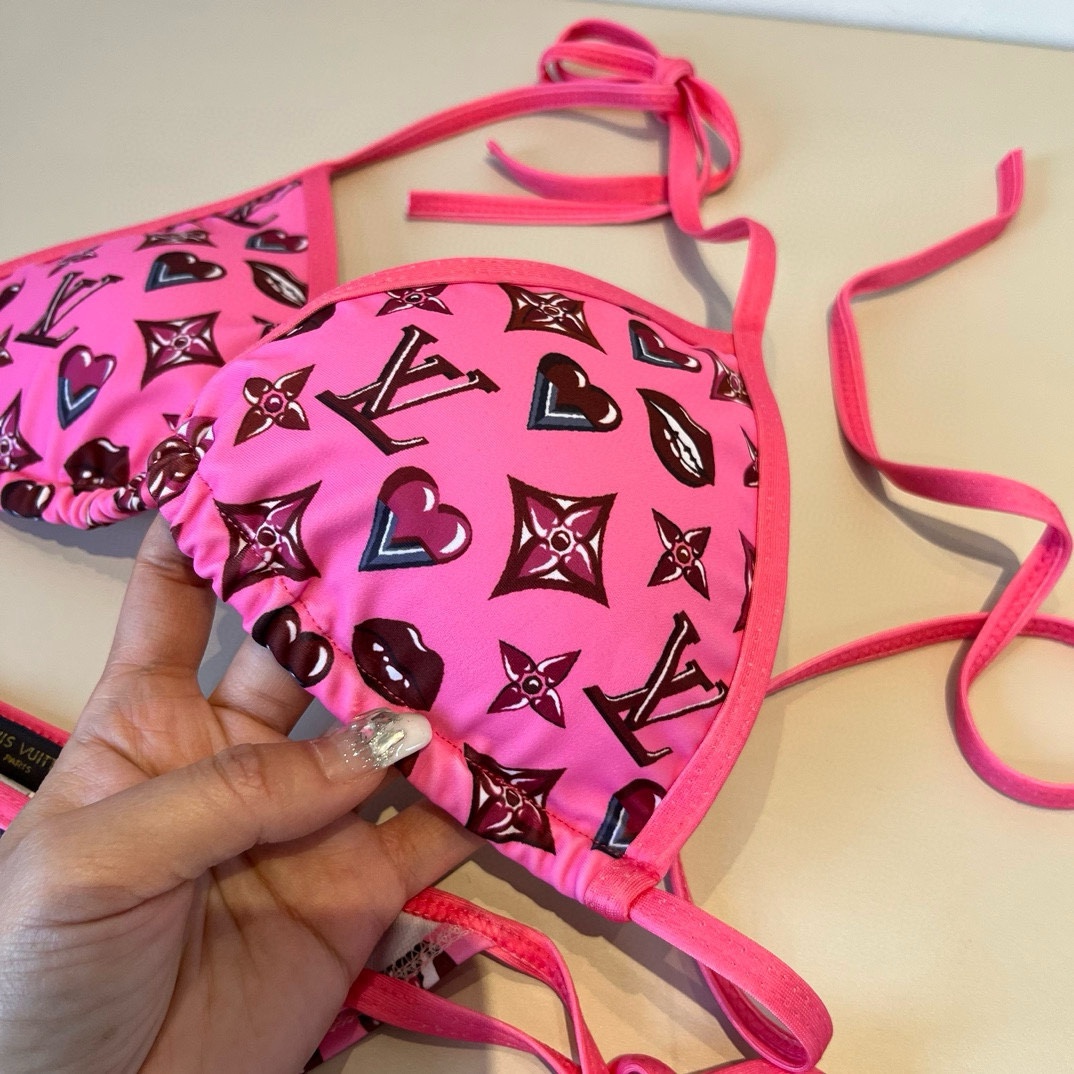 NO:304275,LV bikini is suitable for swimsuits in many scenarios♀Seaside, swimming pool, hot spring, water park, rafting can be worn inside and outside, and the fabric is breathable and comfortable. Quick-drying elastic swimsuits are easier to clean. S M L XL swimsuits, swimsuits, swimsuits, bikinis, louis vuitton, swimsuits, bikinis19860909LV比基尼适合多种场景的游泳衣♀海边 游泳池 温泉 水上乐园 漂流都可以内搭外穿也完全可以 面料透气舒适.速干弹性的游泳衣更加帖肤易清洗.S M L XL泳衣泳裤比基尼,泳衣，泳裤，比基尼,louis vuitton,swimsuits,bikinis,accessory