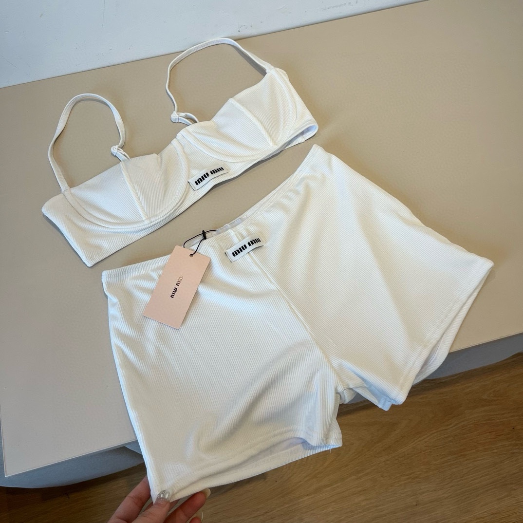 。
MiuMiu缪缪官方新款泳衣比基尼👙，高端定制，S M L XL