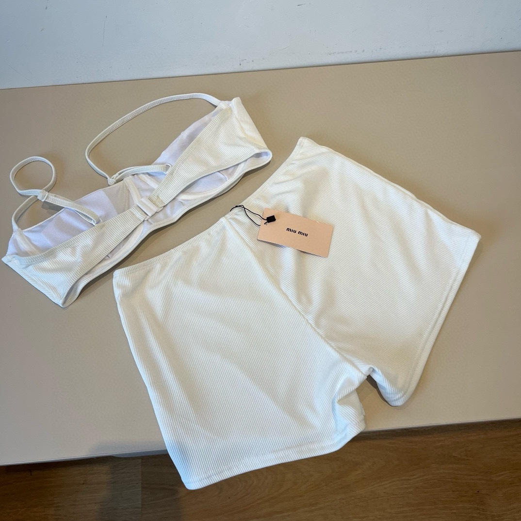 。
MiuMiu缪缪官方新款泳衣比基尼👙，高端定制，S M L XL
