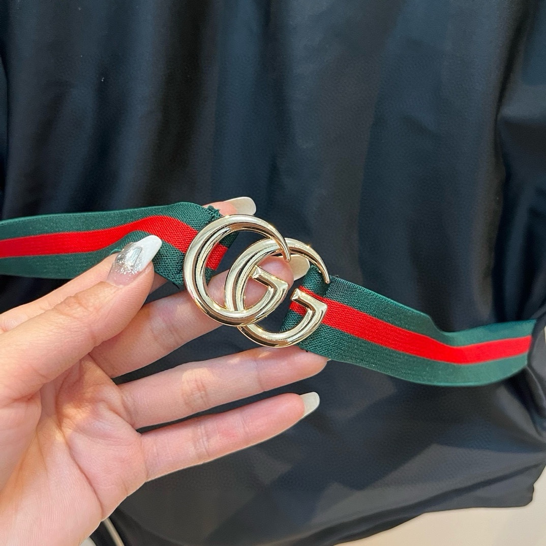。

Gucci古奇新款连体泳衣，比基尼，S M L XL