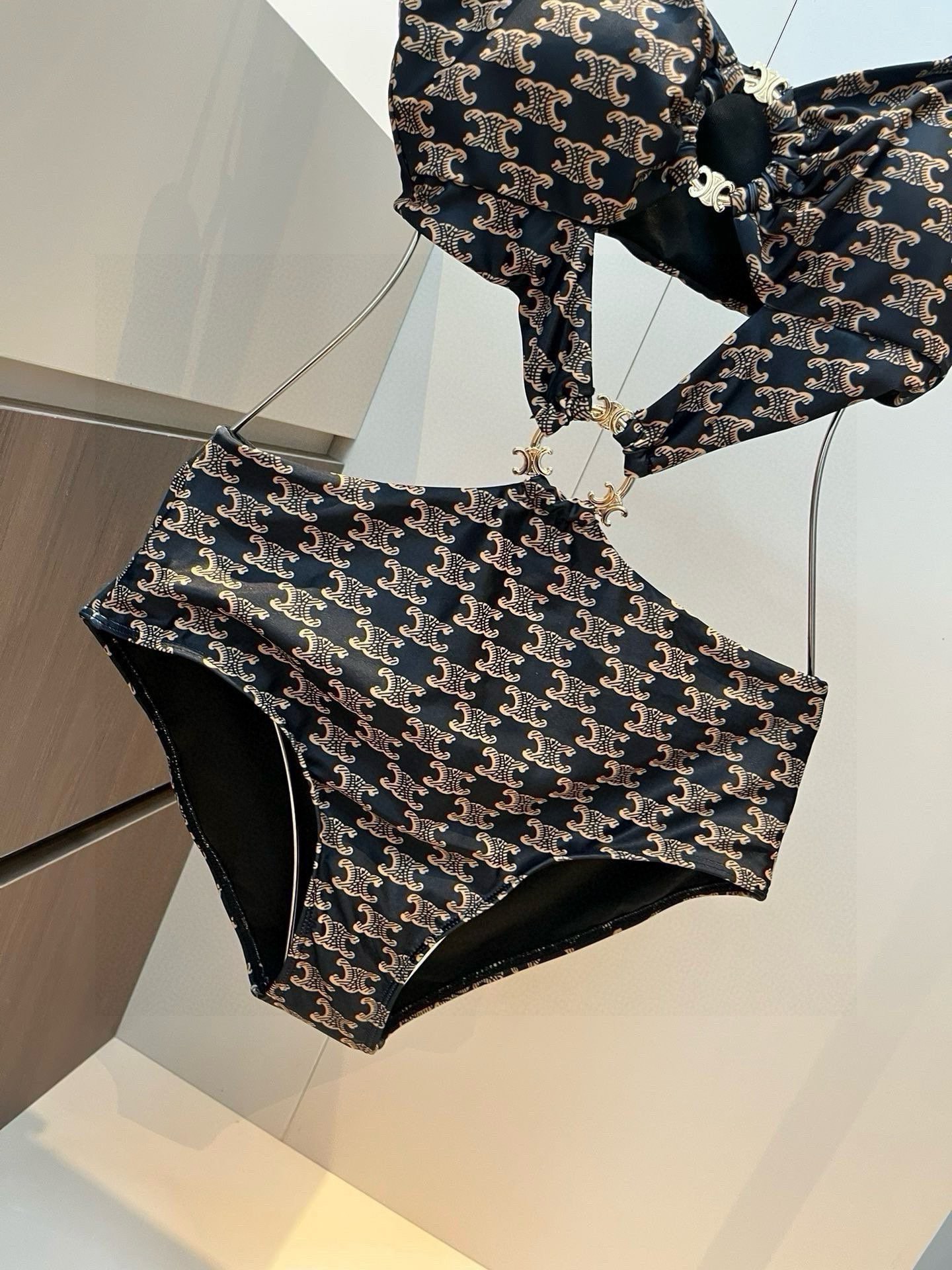 。
Celine赛琳 官方新款泳衣比基尼👙，高端定制，S M L XL