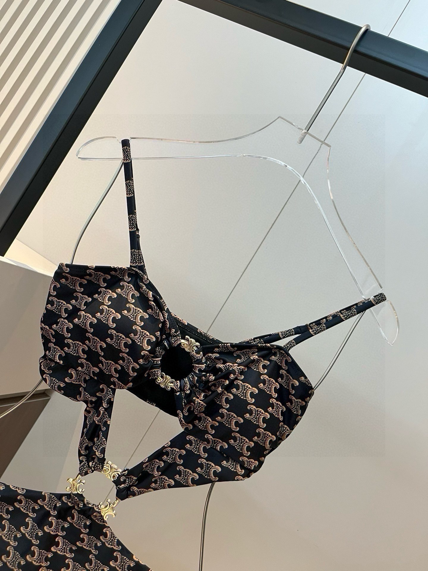 。
Celine赛琳 官方新款泳衣比基尼👙，高端定制，S M L XL
