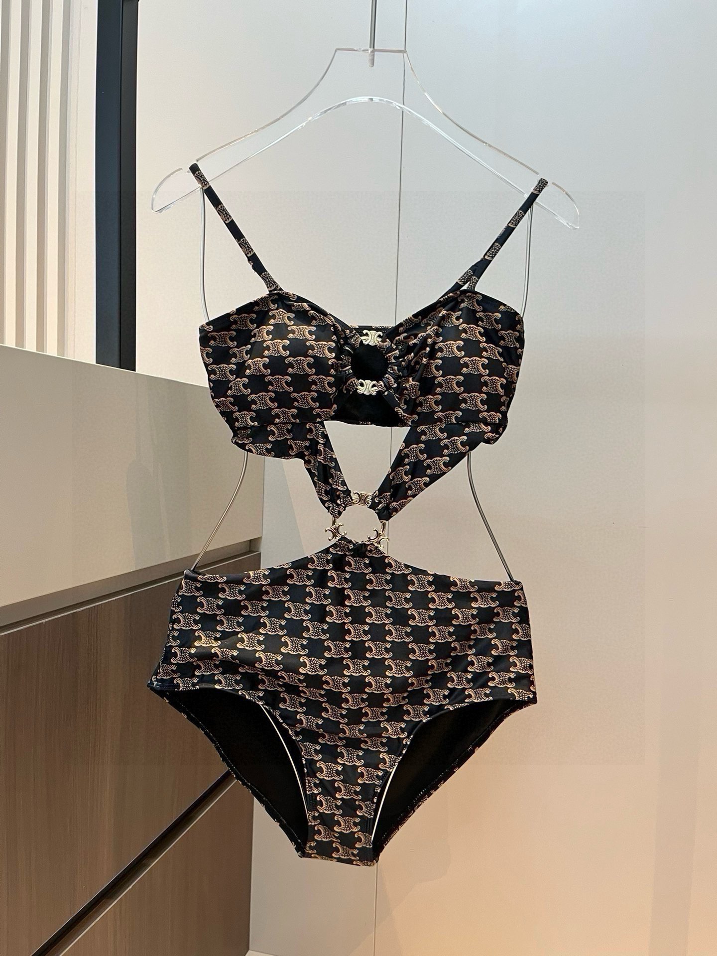 。
Celine赛琳 官方新款泳衣比基尼👙，高端定制，S M L XL