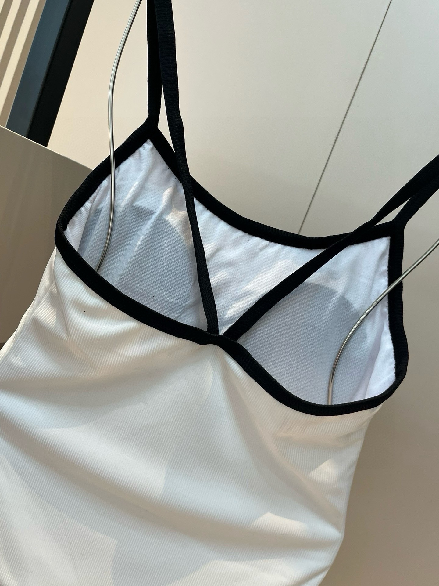 。
Chanel香奈儿新款连体泳衣  😍🥰适合多种场景的游泳衣🏊‍♀️海边 游泳池 温泉 水上乐园 漂流