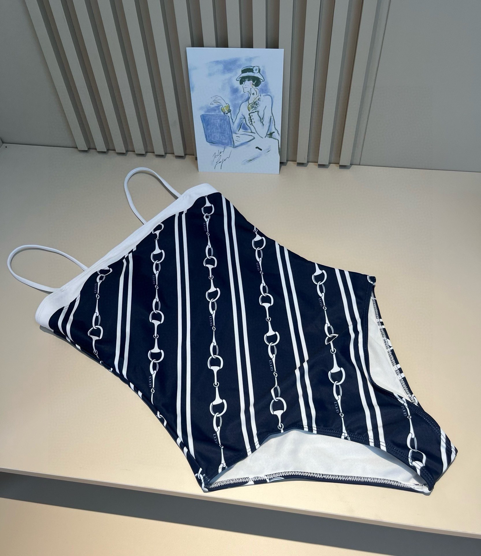 。

Gucci古奇新款连体泳衣，比基尼，S M L XL