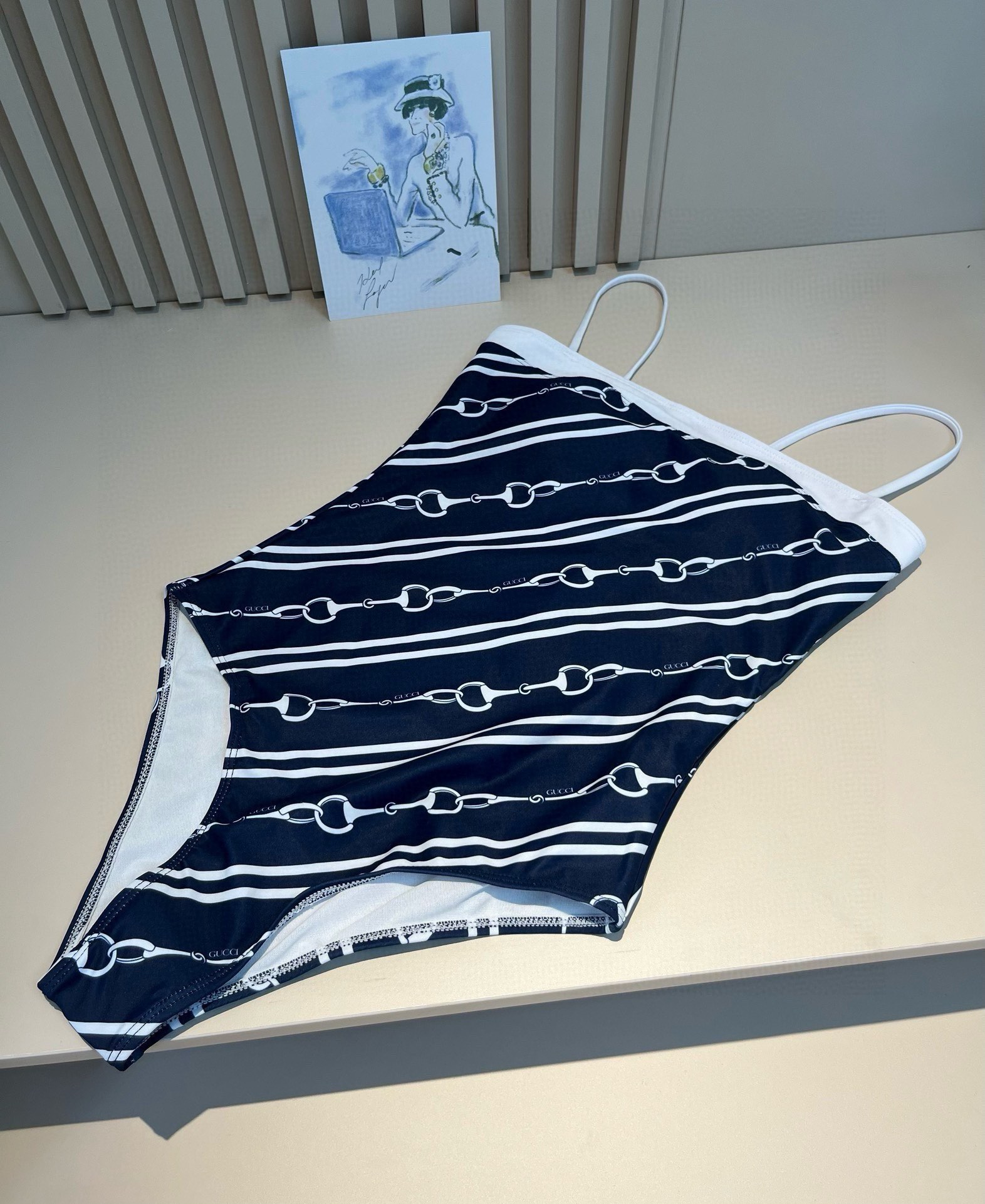 。

Gucci古奇新款连体泳衣，比基尼，S M L XL