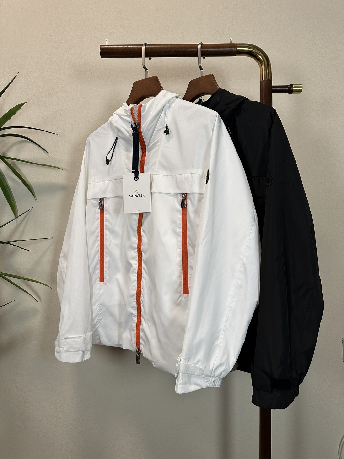 NO:482630,MON masked top quality The same style on the official website, complete with three standards!  2025 spring and summer new men's jacket, fashionable and casual high-end version!  Customized fabrics in counters are impeccable in details, and the brand elements design concept reflects high quality. The feel is delicate and soft!  It is casually cut, with a great upper body style!  Count 48-56, Moncler, jackets & coats, jackets & coats, alexander wang19860909MON 蒙口 顶级品质 官网同款,三标齐全！2025春夏新款男士夹克外套,时尚休闲高端版本！专柜定制面料 细节无可挑剔,品牌元素设计理念,体现高品质.手感细腻柔软！呈现休闲裁剪,上身版型超赞！码数48-56,,Moncler,jackets & coats,jackets & coats,alexander wang,Men's clothing