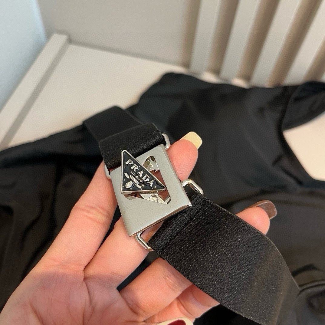 。

PRADA普拉达新款连体泳衣，比基尼，S M L XL