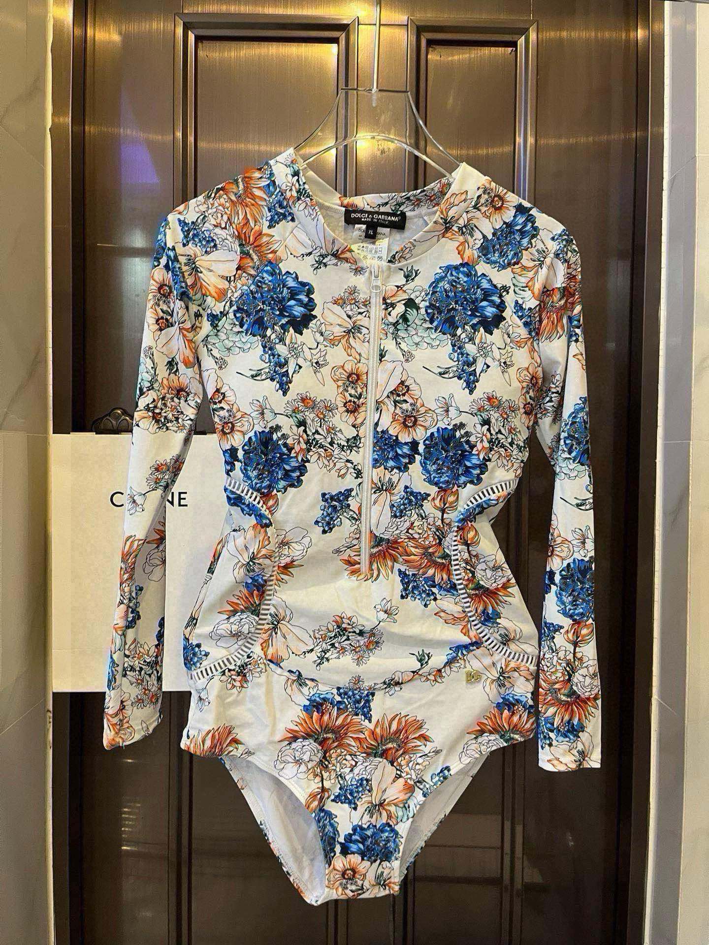 Fashion Alert: D&G Dugarbana’s 2024 Dive Suit with Personality and Surveillance Snakes - 图片 2