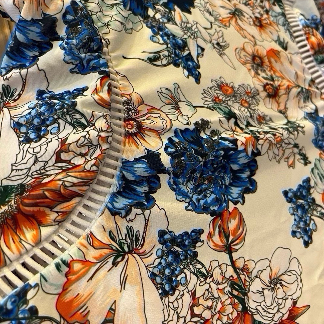 Fashion Alert: D&G Dugarbana’s 2024 Dive Suit with Personality and Surveillance Snakes - 图片 6