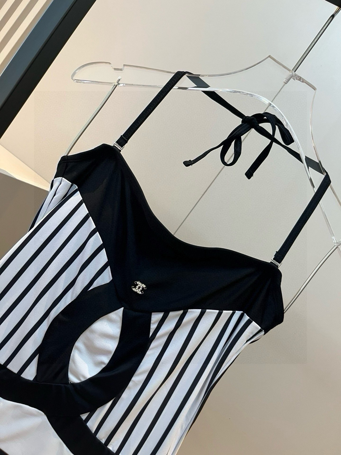 。

Chanel香奈儿官方新款泳衣比基尼👙，高端定制，S M L XL