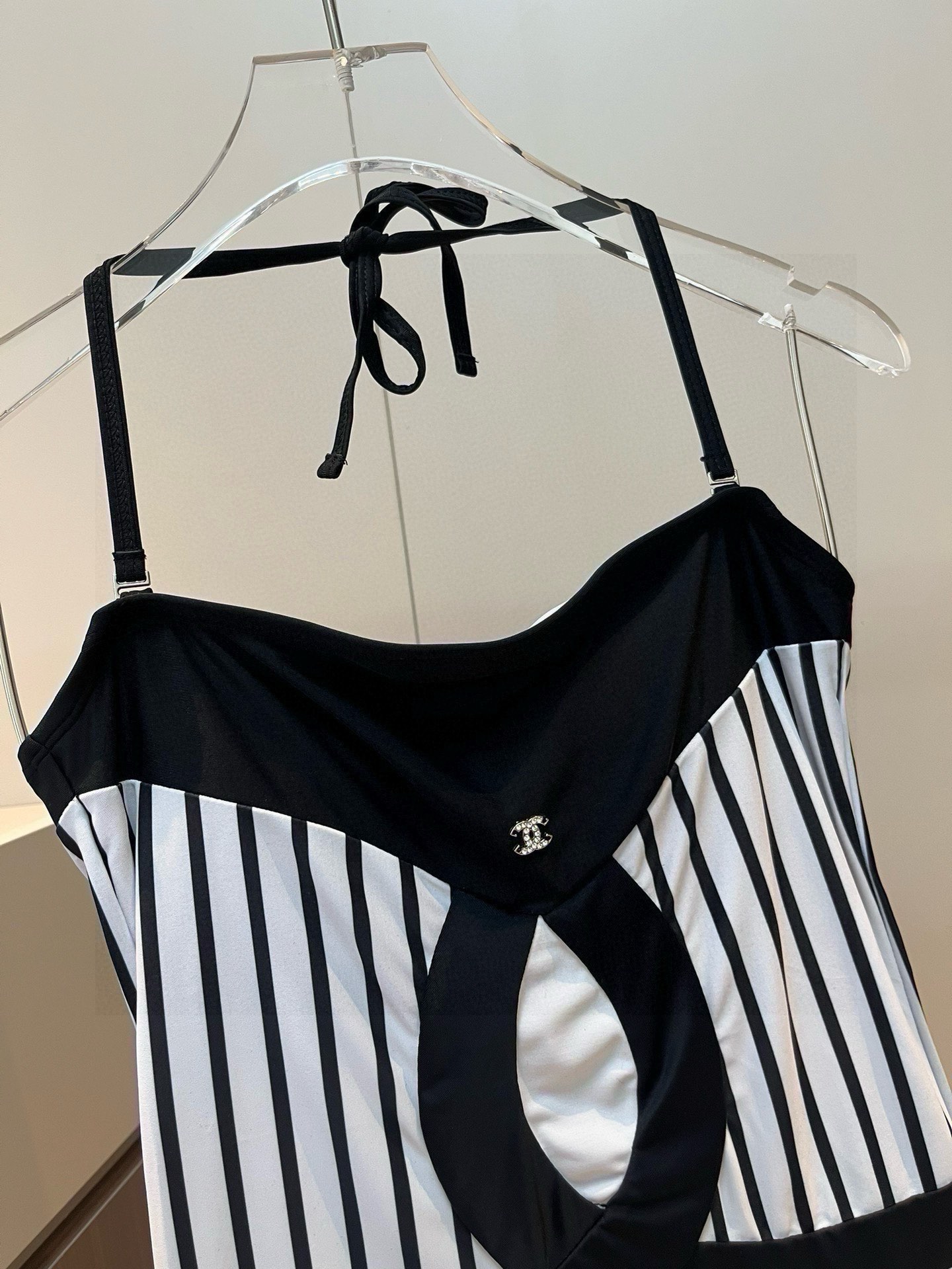。

Chanel香奈儿官方新款泳衣比基尼👙，高端定制，S M L XL