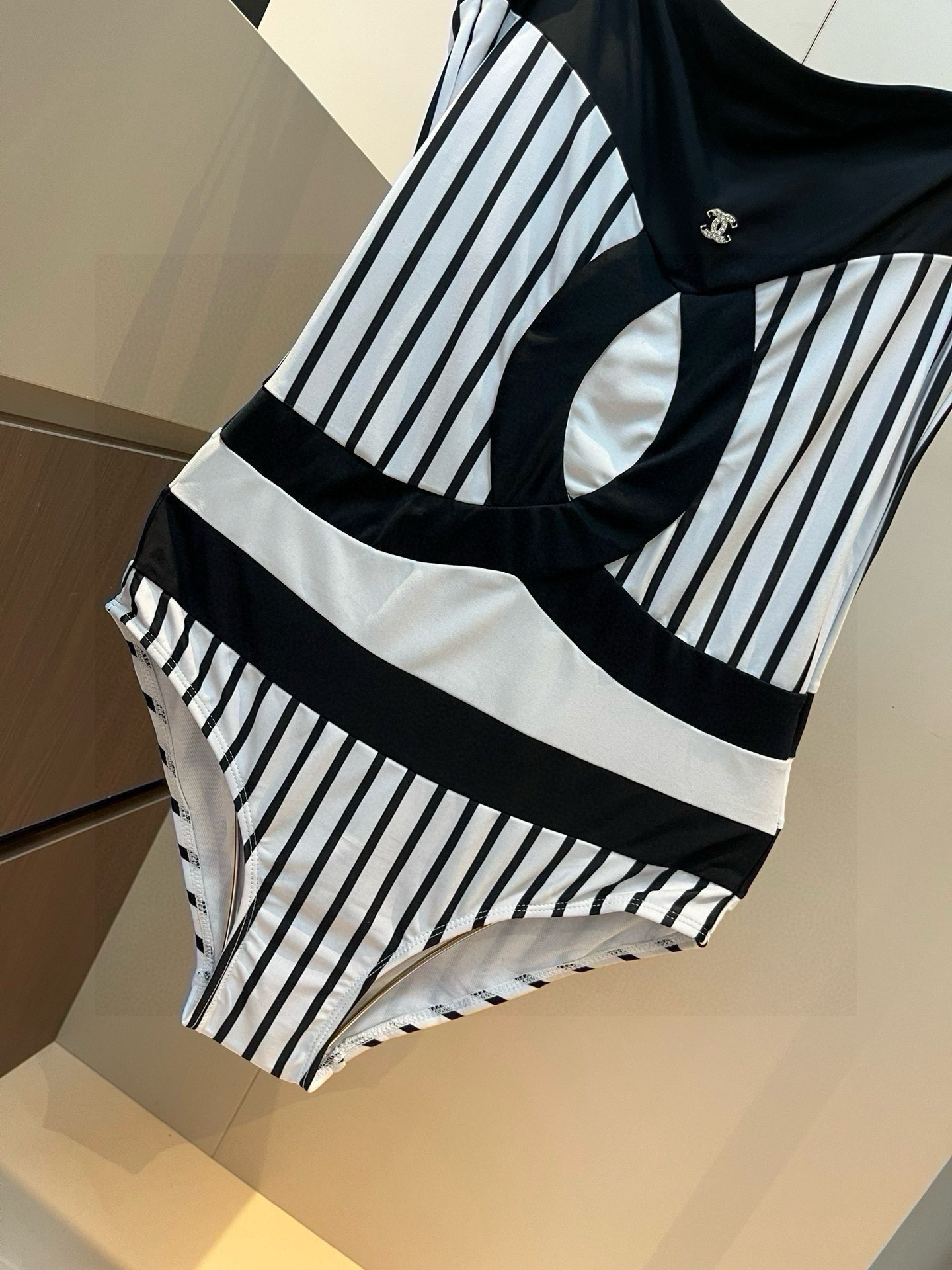 。

Chanel香奈儿官方新款泳衣比基尼👙，高端定制，S M L XL