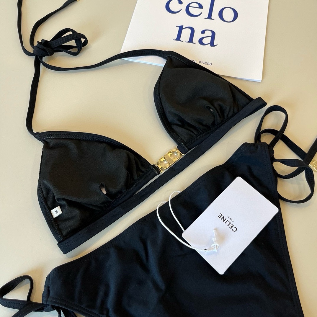 。
Celine赛琳新款比基尼泳衣👙❤️😍🥰适合多种场景的游泳衣🏊‍♀️海边 游泳池 温泉 水上乐园 漂