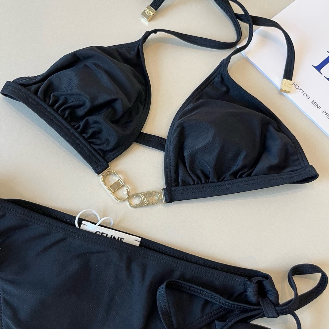。
Celine赛琳新款比基尼泳衣👙❤️😍🥰适合多种场景的游泳衣🏊‍♀️海边 游泳池 温泉 水上乐园 漂