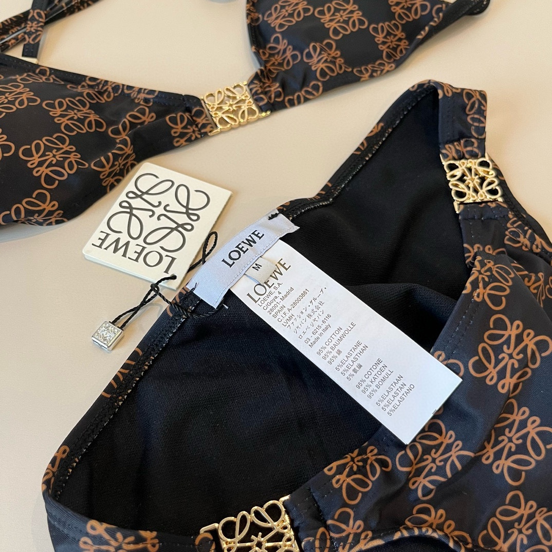 。
LOEWE罗意威 新款比基尼😍🥰适合多种场景的游泳衣🏊‍♀️海边 游泳池 温泉 水上乐园 漂流都可以