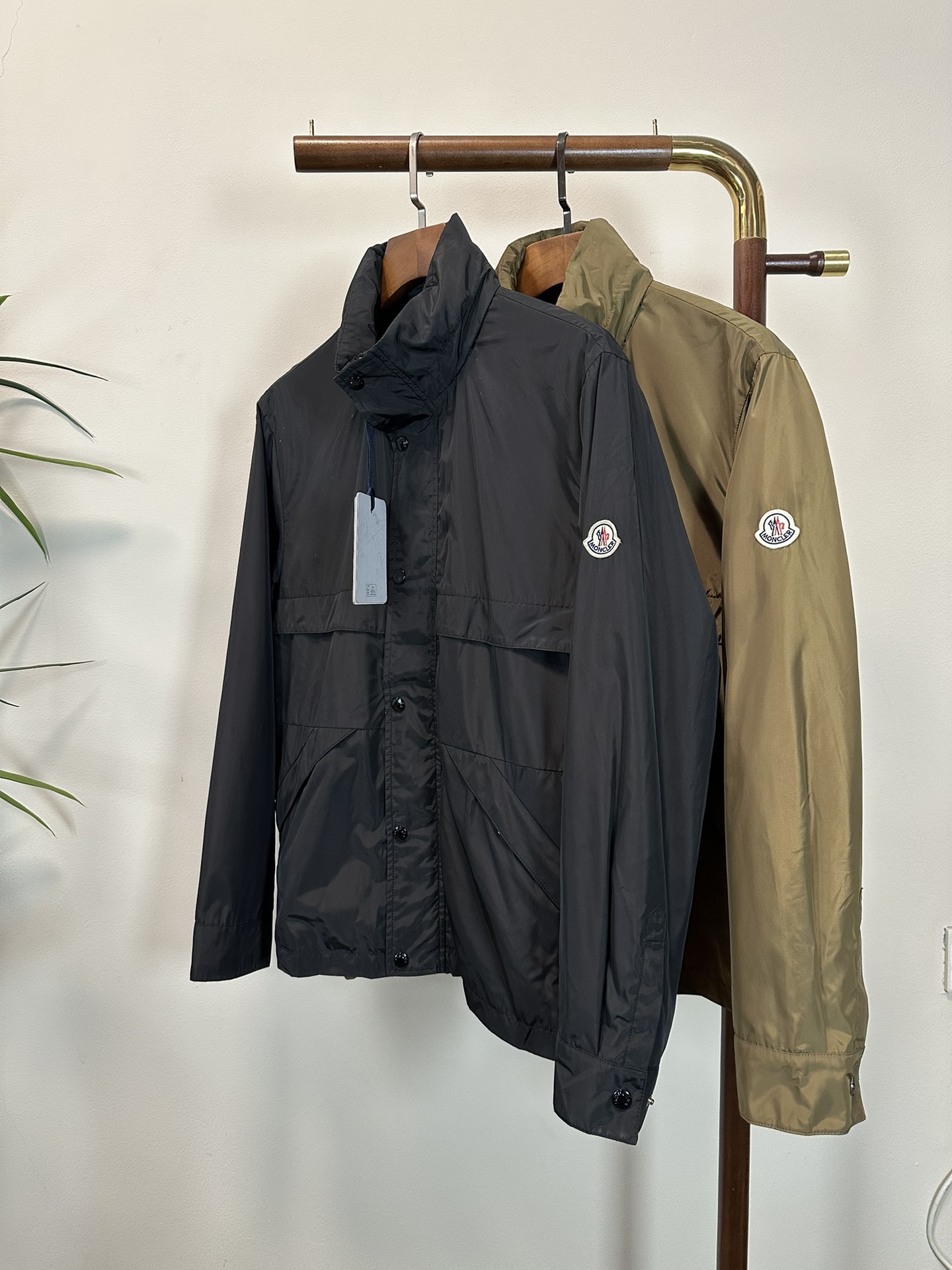 NO:137386,MON masked top quality The same style on the official website, complete with three standards!  2025 spring and summer new men's jacket, fashionable and casual high-end version!  Customized fabrics in counters are impeccable in details, and the brand elements design concept reflects high quality. The feel is delicate and soft!  It is casually cut, with a great upper body style!  Count 48-56, Moncler, jackets & coats, jackets & coats, alexander wang19860909MON 蒙口 顶级品质 官网同款,三标齐全！2025春夏新款男士夹克外套,时尚休闲高端版本！专柜定制面料 细节无可挑剔,品牌元素设计理念,体现高品质.手感细腻柔软！呈现休闲裁剪,上身版型超赞！码数48-56,,Moncler,jackets & coats,jackets & coats,alexander wang,Men's clothing