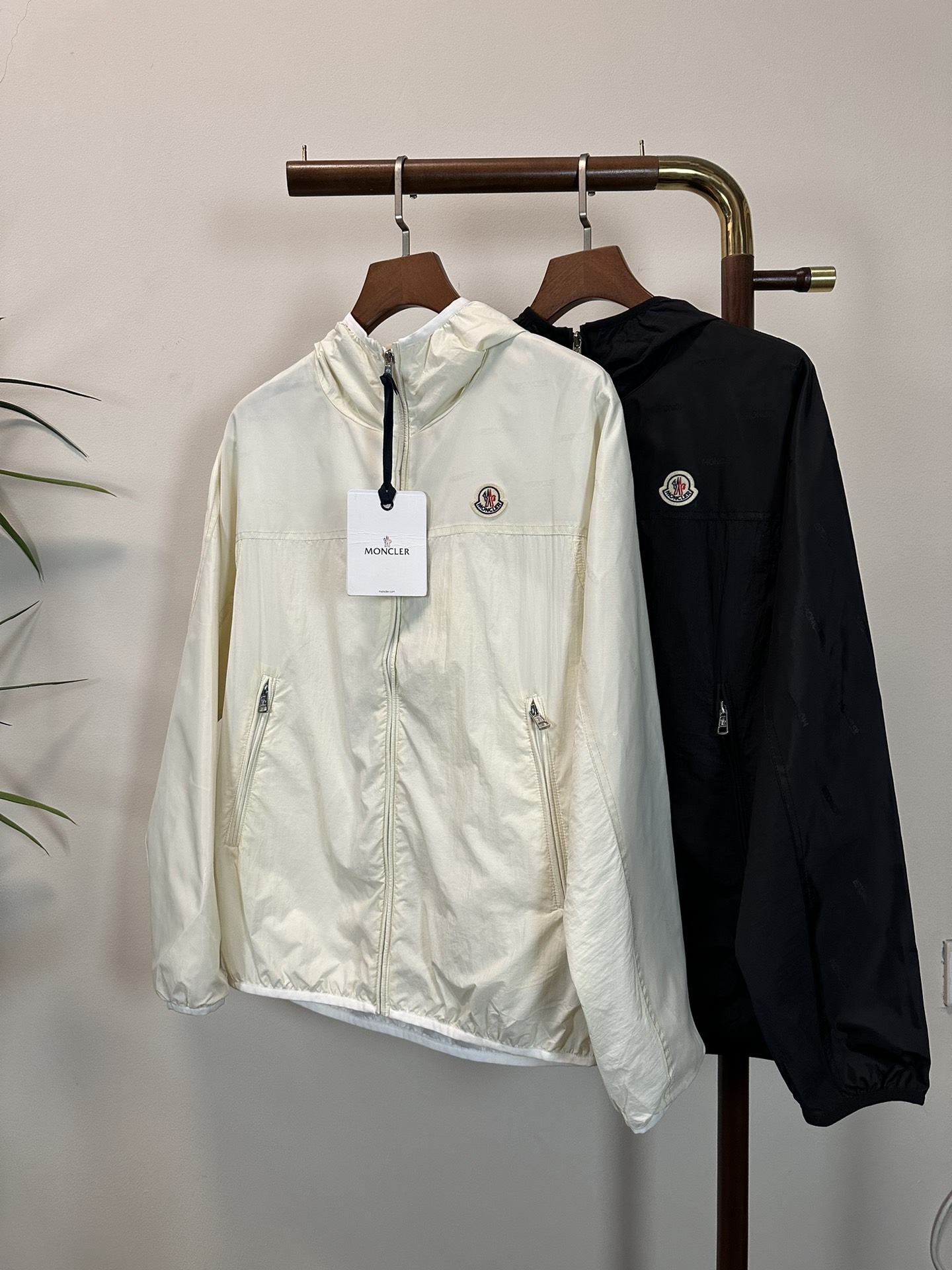 NO:137395,MON masked top quality The same style on the official website, complete with three standards!  2025 spring and summer new men's jacket, fashionable and casual high-end version!  Customized fabrics in counters are impeccable in details, and the brand elements design concept reflects high quality. The feel is delicate and soft!  It is casually cut, with a great upper body style!  Count 48-56, Moncler, jackets & coats, jackets & coats, alexander wang19860909MON 蒙口 顶级品质 官网同款,三标齐全！2025春夏新款男士夹克外套,时尚休闲高端版本！专柜定制面料 细节无可挑剔,品牌元素设计理念,体现高品质.手感细腻柔软！呈现休闲裁剪,上身版型超赞！码数48-56,,Moncler,jackets & coats,jackets & coats,alexander wang,Men's clothing