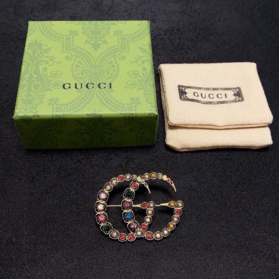 Gucci Collection: Empowering Women with Stylish Pins. - 图片 9