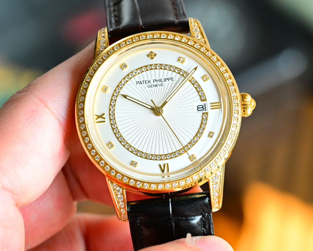 NO:151079,Gold Patek Philippe - PATEK PHILIPPE new pot lid, taking up to 8 months!  Ultra-thin men's automatic mechanical watch, using imported original movement, with a vibration frequency of 28,800 times per hour, zero rework quality, diameter 40mm original size, ultra-thin craftsmanship 8mm, and pot cover glass material!  Super waterproof 50 meters!  The same style as the counter, 1:1 replica!  Take him with him and show his strength and extraordinary spirit!  Glorious and eternal and noble, please be sure of professional and exclusive quality!  Welcome to reprint, patek philippe19860909金 百达翡丽-PATEK PHILIPPE新款锅盖,耗时长达8个月！超薄男士自动机械腕表,采用进口原装机芯,每小时振频28800次,零返修质量,直径40mm原装尺寸,超薄工艺8mm,锅盖玻璃材质！超强防水50米！专柜同款,1:1 复刻！带上他锋芒尽显,气派不凡！耀眼光辉,永恒尊贵,请认准专业独家品质！欢迎转载,,patek philippe,Watch