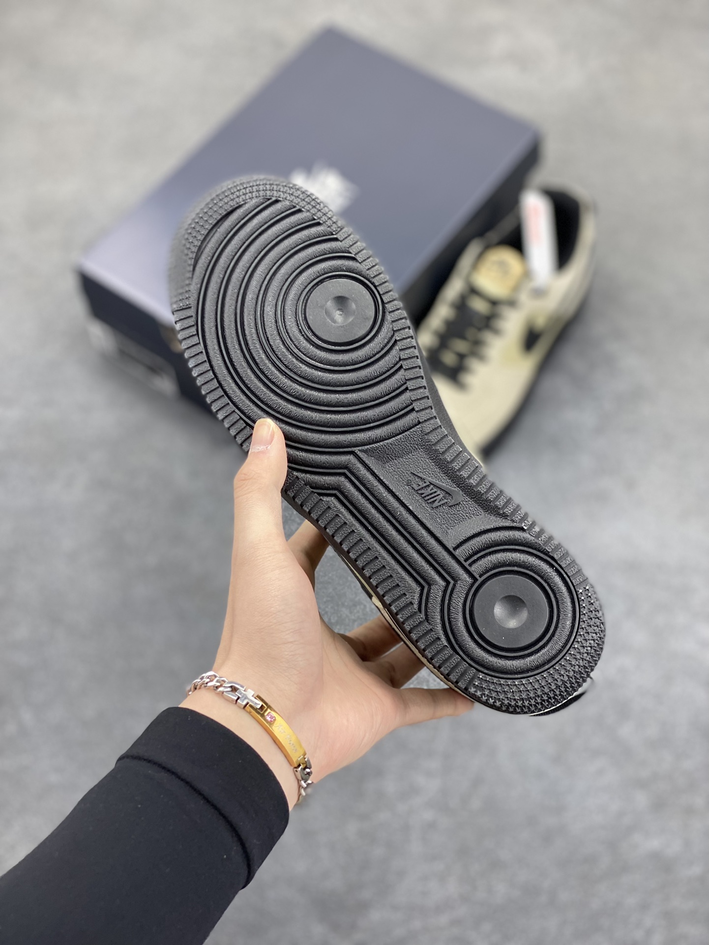 图片[5]-Air Force 1 Low 黑棕 原楦头原纸板 打造纯正空军版型 #专注外贸渠道 全掌内置蜂窝气垫 #原盒配件 原厂中底钢印、拉帮完美 货号：HV6526-200 尺码：36 36.5 37.5 38 38.5 39 40 40.5 41 42 42.5 43 44 44.5 45-选品中心