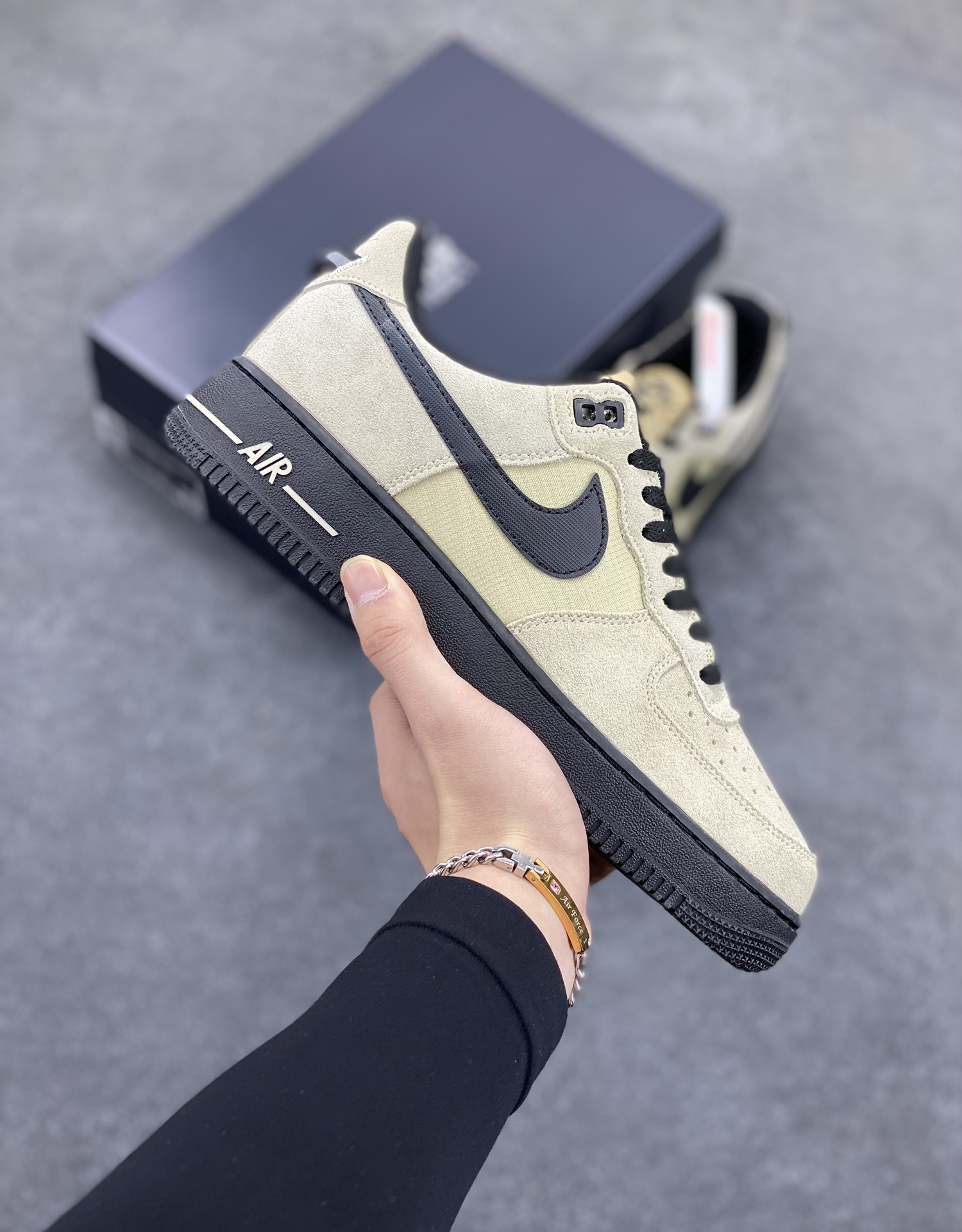 Air Force 1 Low 黑棕 原楦头原纸板 打造纯正空军版型 #专注外贸渠道 全掌内置蜂窝气垫 #原盒配件 原厂中底钢印、拉帮完美 货号:HV6526-200 尺码:36 36.5 37.5 38 38.5 39 40 40.5 41 42 42.5 43 44 44.5 45-选品中心