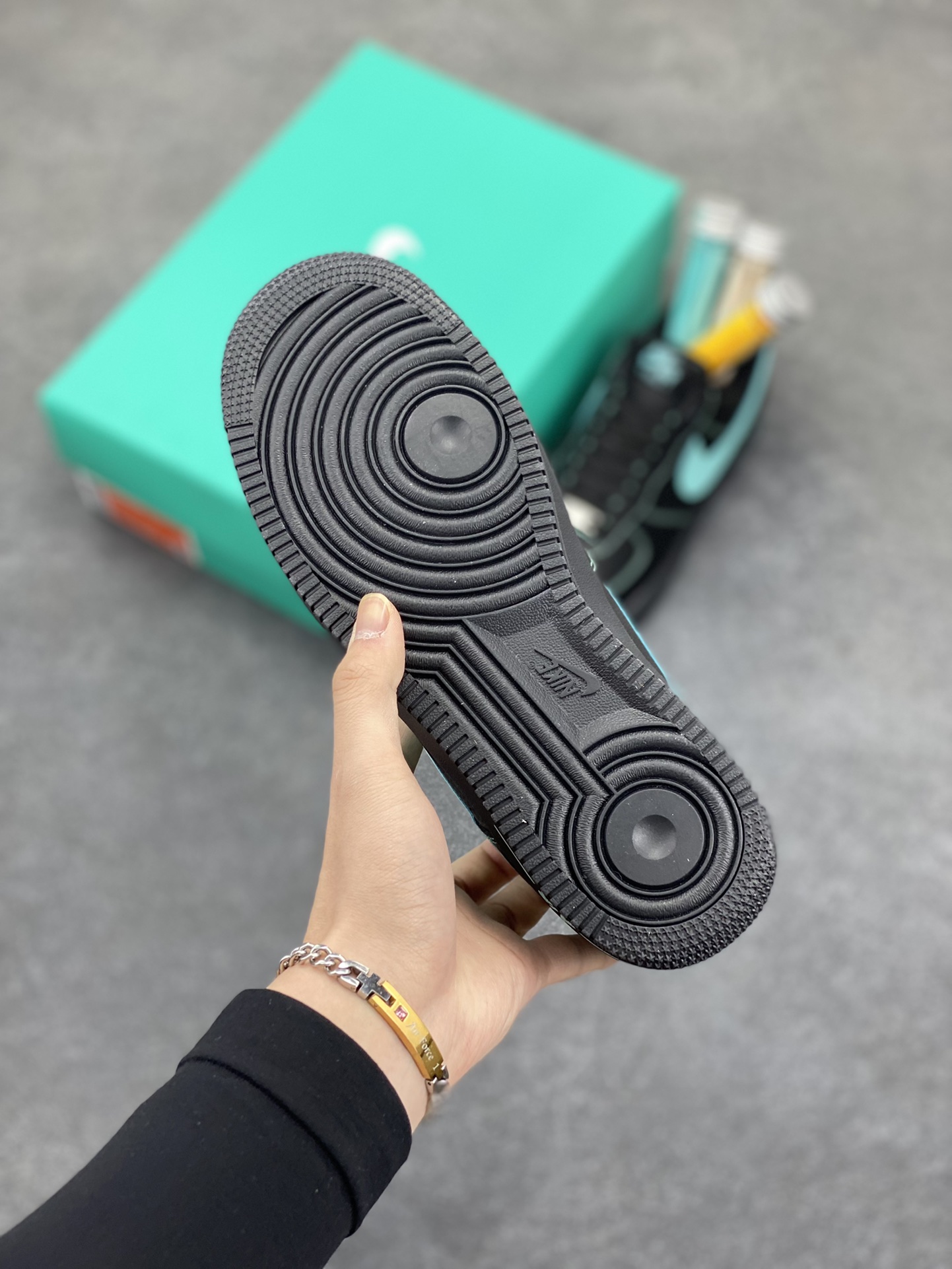 图片[5]-Nike Air Force 1 Premium 蒂夫尼 配色 空军一号中帮休闲板鞋 定制皮料 原楦头原纸板 纯正版型 内置全掌气垫 货号：HQ2037-002 尺码：36 36.5 37.5 38 38.5 39 40 40.5 41 42 42.5 43 44 44.5 45-选品中心