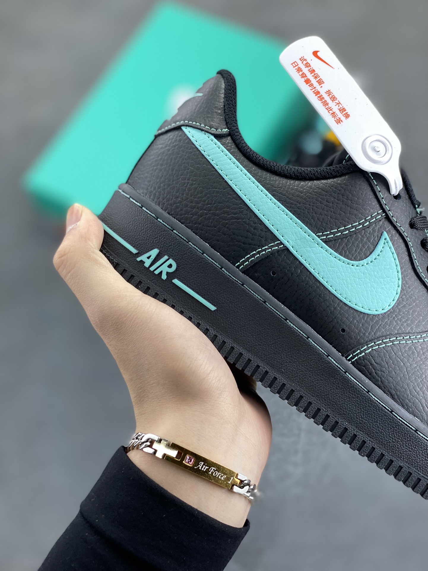 图片[6]-Nike Air Force 1 Premium 蒂夫尼 配色 空军一号中帮休闲板鞋 定制皮料 原楦头原纸板 纯正版型 内置全掌气垫 货号：HQ2037-002 尺码：36 36.5 37.5 38 38.5 39 40 40.5 41 42 42.5 43 44 44.5 45-选品中心