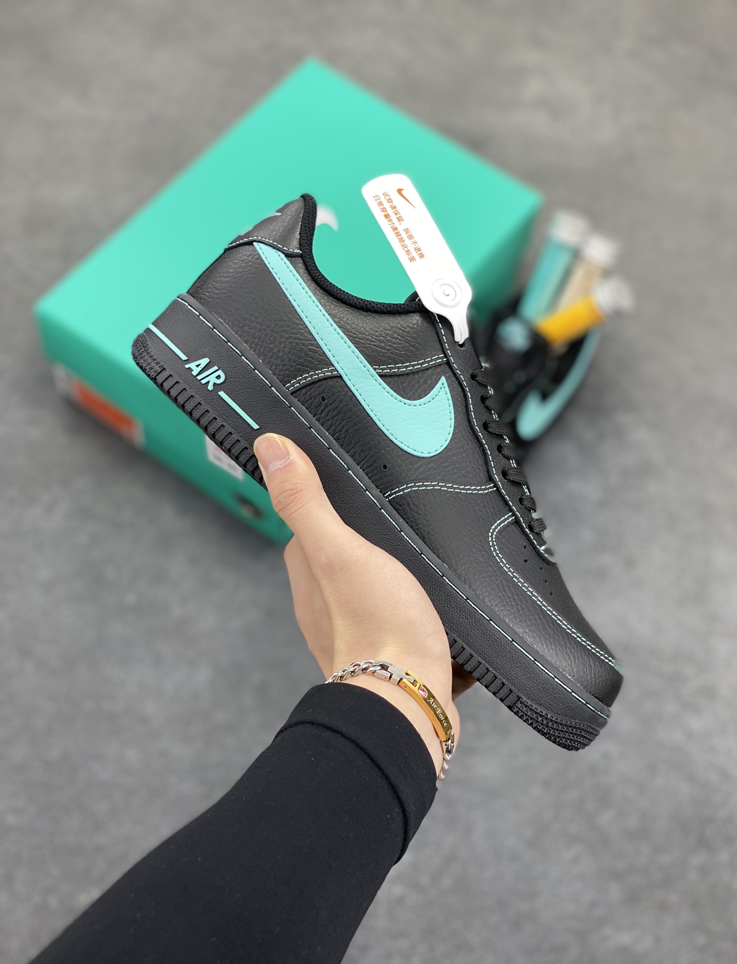 Nike Air Force 1 Premium 蒂夫尼 配色 空军一号中帮休闲板鞋 定制皮料 原楦头原纸板 纯正版型 内置全掌气垫 货号：HQ2037-002 尺码：36 36.5 37.5 38 38.5 39 40 40.5 41 42 42.5 43 44 44.5 45-选品中心