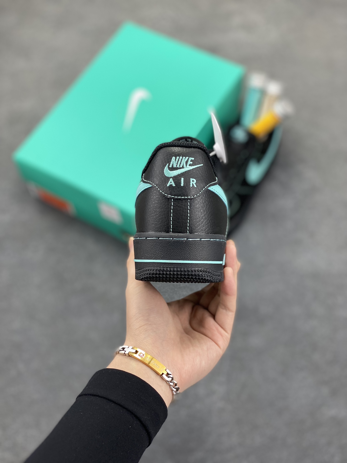 图片[4]-Nike Air Force 1 Premium 蒂夫尼 配色 空军一号中帮休闲板鞋 定制皮料 原楦头原纸板 纯正版型 内置全掌气垫 货号：HQ2037-002 尺码：36 36.5 37.5 38 38.5 39 40 40.5 41 42 42.5 43 44 44.5 45-选品中心