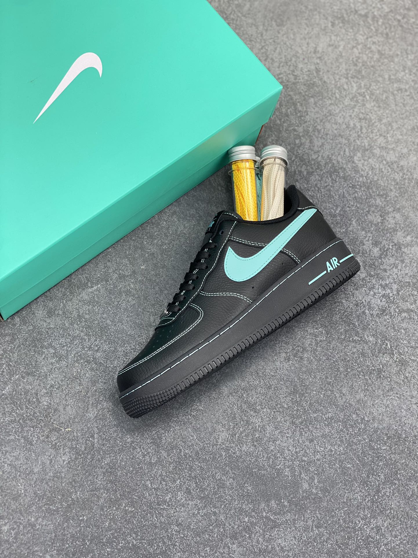 图片[7]-Nike Air Force 1 Premium 蒂夫尼 配色 空军一号中帮休闲板鞋 定制皮料 原楦头原纸板 纯正版型 内置全掌气垫 货号：HQ2037-002 尺码：36 36.5 37.5 38 38.5 39 40 40.5 41 42 42.5 43 44 44.5 45-选品中心