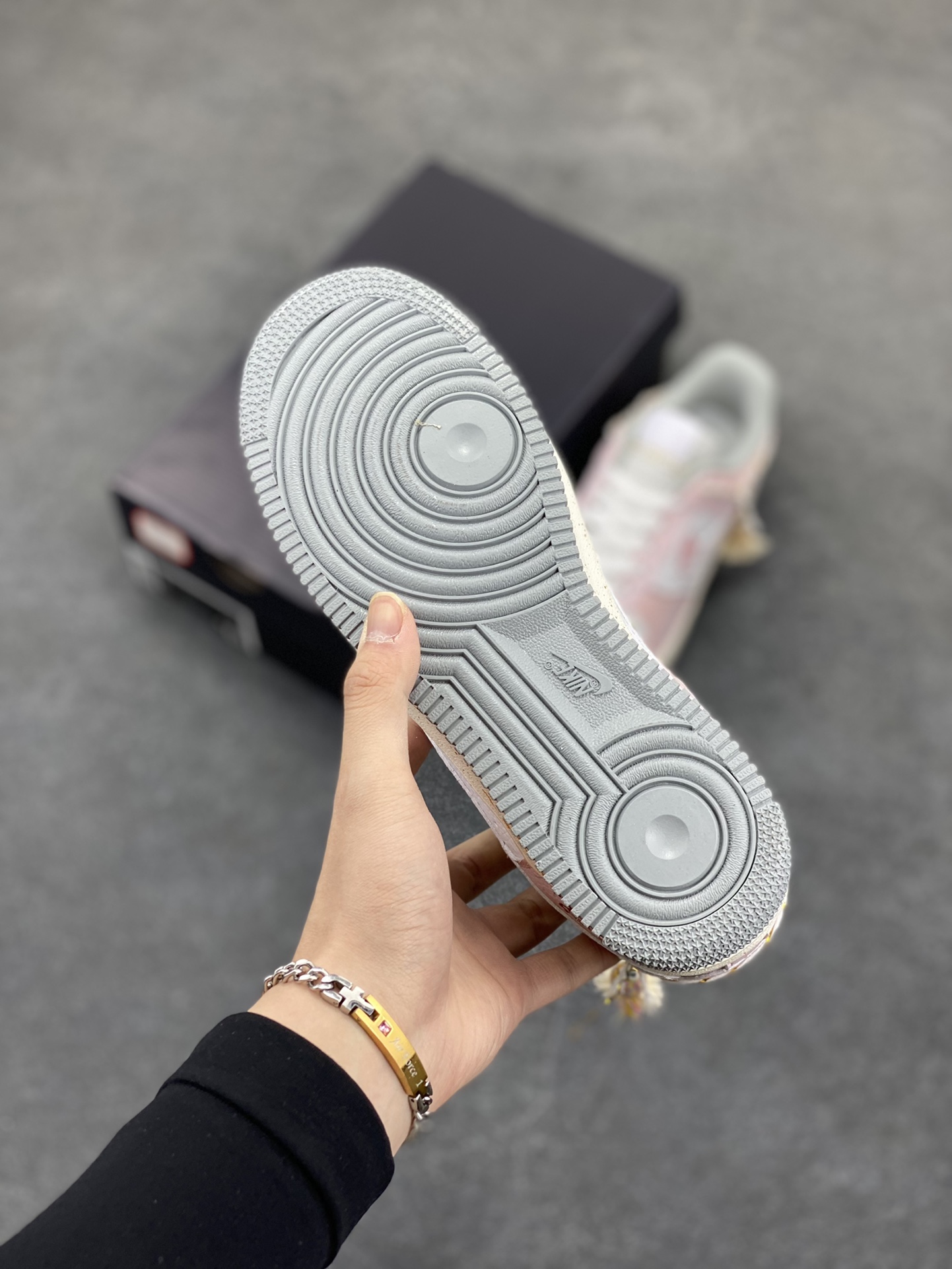 图片[5]-Nike Air Force 1 07 low空军一号板鞋 蛇年 原楦头原纸板 打造纯正空军版型#专注外贸渠道 全掌内置蜂窝气垫 #原盒配件 原厂中底钢印、拉帮完美 货号：DX2678-100 尺码：36 36.5 37.5 38 38.5 39 40 40.5 41 42 42.5 43 44 44.5 45-选品中心