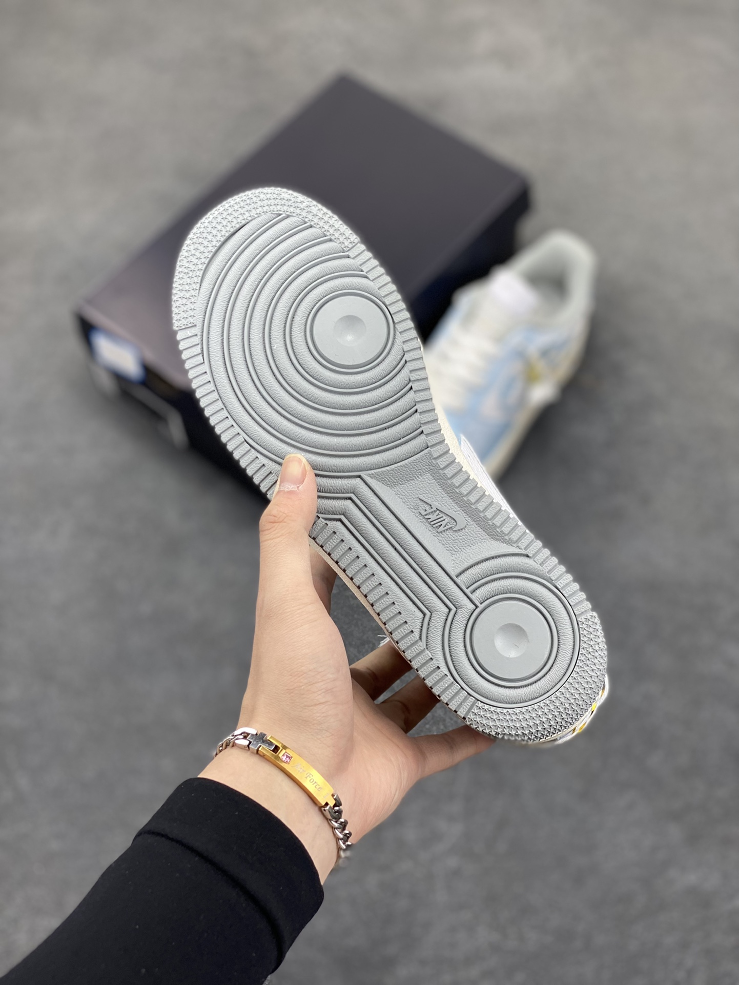 图片[5]-Nike Air Force 1 07 low空军一号板鞋 蛇年 原楦头原纸板 打造纯正空军版型#专注外贸渠道 全掌内置蜂窝气垫 #原盒配件 原厂中底钢印、拉帮完美 货号：DX2678-100 尺码：36 36.5 37.5 38 38.5 39 40 40.5 41 42 42.5 43 44 44.5 45-选品中心