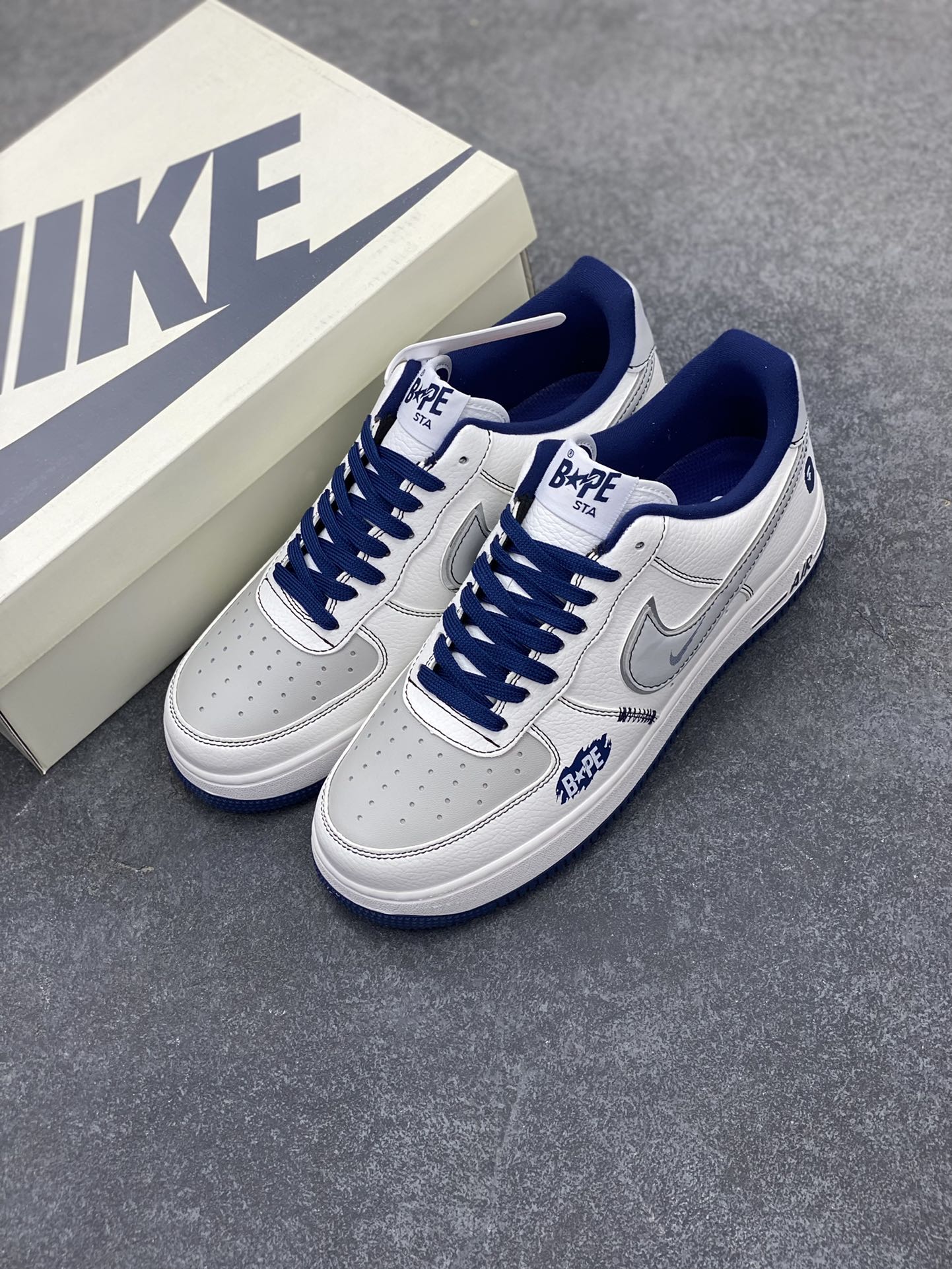 图片[8]-NIke Air Force 1 \’07 Low “Bape联名”空军一号 低帮 运动鞋 休闲鞋 折边针车 工艺难度大 原楦头原纸板 原装鞋盒 定制五金配件 内置全掌气垫 原厂鞋底 货号：QY6628-152 尺码：36 36.5 37.5 38 38.5 39 40 40.5 41 42 42.5 43 44 44.5 45-选品中心