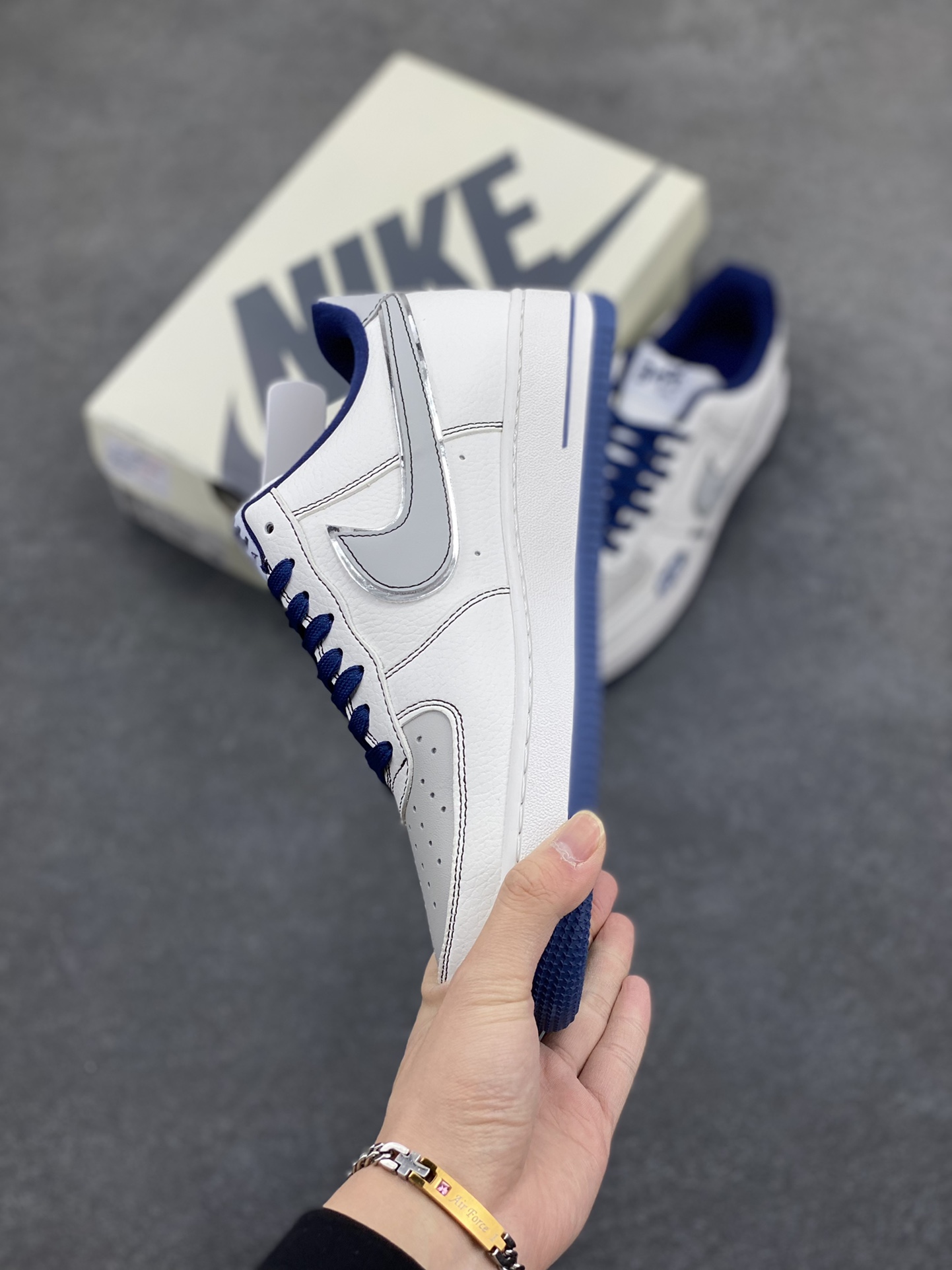 图片[3]-NIke Air Force 1 \’07 Low “Bape联名”空军一号 低帮 运动鞋 休闲鞋 折边针车 工艺难度大 原楦头原纸板 原装鞋盒 定制五金配件 内置全掌气垫 原厂鞋底 货号：QY6628-152 尺码：36 36.5 37.5 38 38.5 39 40 40.5 41 42 42.5 43 44 44.5 45-选品中心