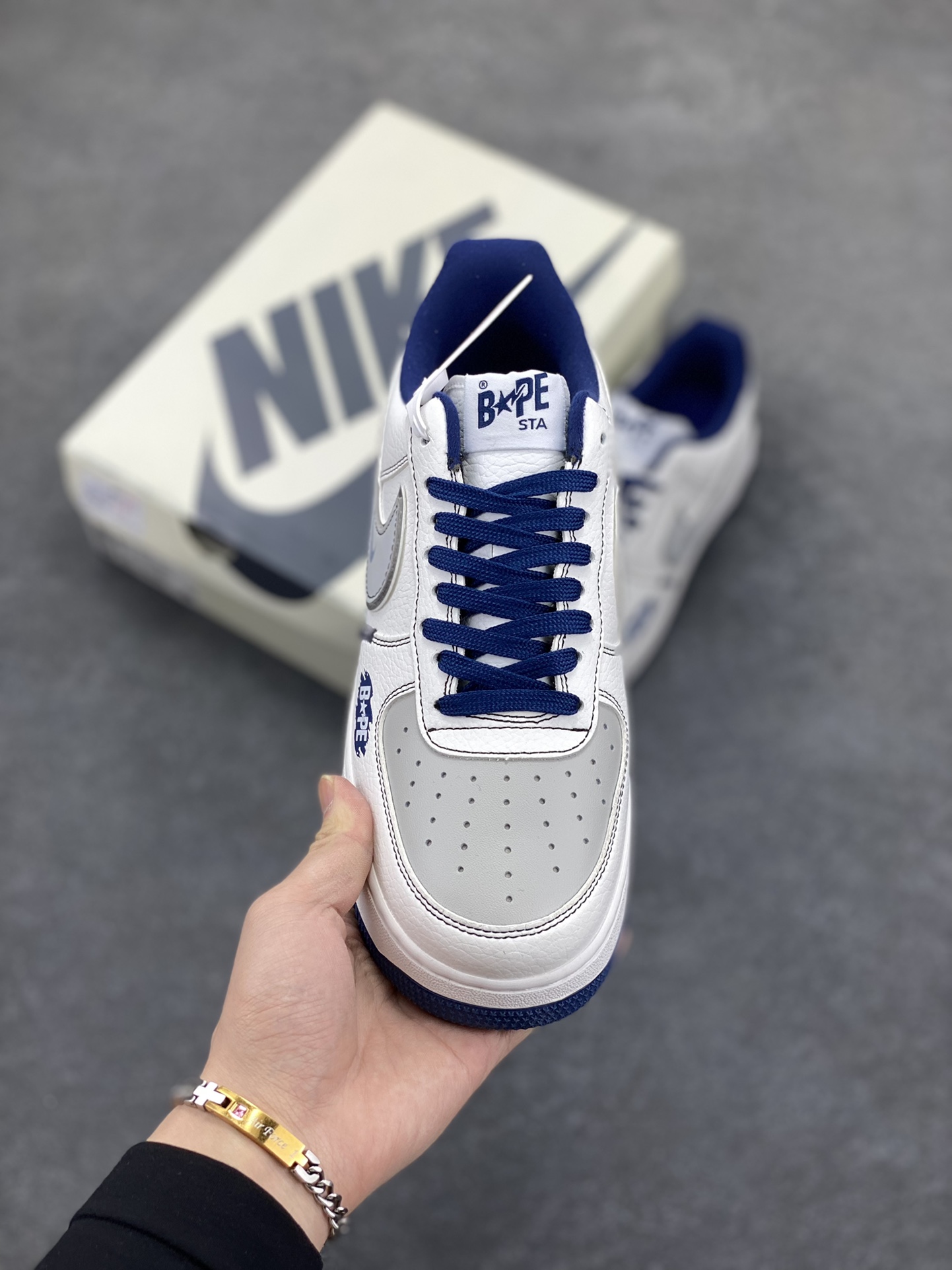 图片[2]-NIke Air Force 1 \’07 Low “Bape联名”空军一号 低帮 运动鞋 休闲鞋 折边针车 工艺难度大 原楦头原纸板 原装鞋盒 定制五金配件 内置全掌气垫 原厂鞋底 货号：QY6628-152 尺码：36 36.5 37.5 38 38.5 39 40 40.5 41 42 42.5 43 44 44.5 45-选品中心