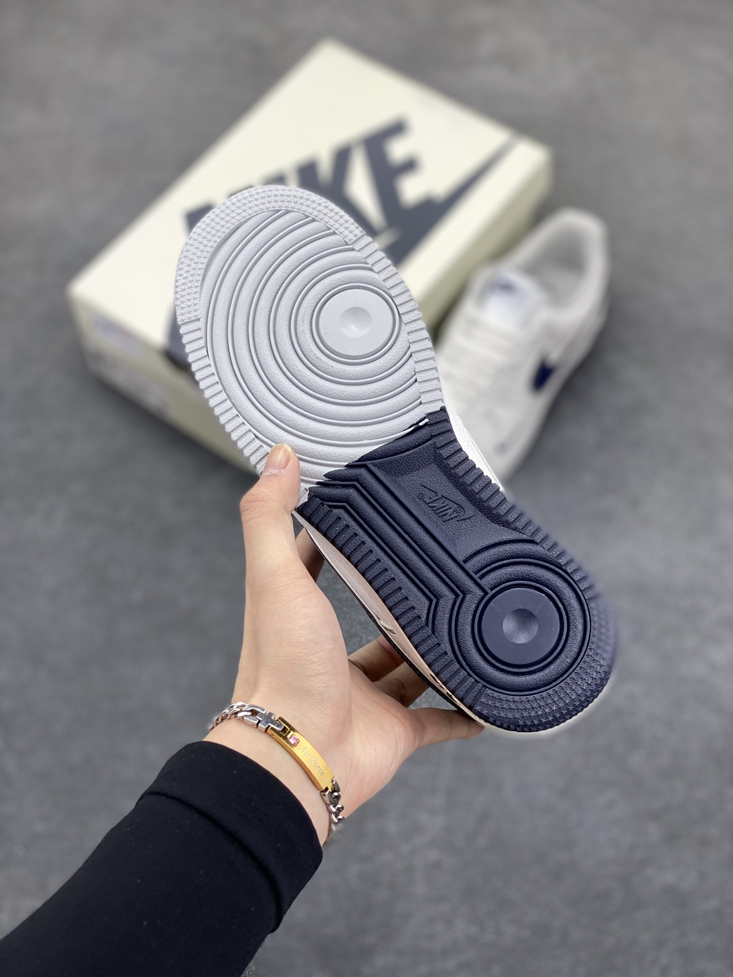 图片[5]-NIke Air Force 1 \’07 Low “NIKE联名”空军一号 低帮 运动鞋 休闲鞋 折边针车 工艺难度大 原楦头原纸板 原装鞋盒 定制五金配件 内置全掌气垫 原厂鞋底 货号：QY6628-151 尺码：36 36.5 37.5 38 38.5 39 40 40.5 41 42 42.5 43 44 44.5 45-选品中心