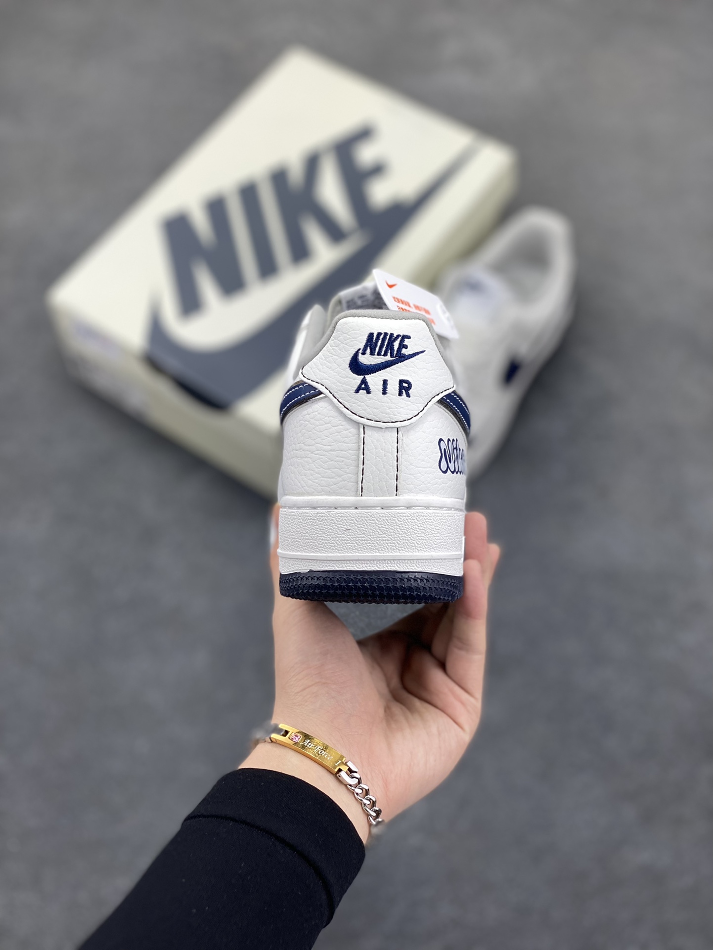 图片[4]-NIke Air Force 1 \’07 Low “NIKE联名”空军一号 低帮 运动鞋 休闲鞋 折边针车 工艺难度大 原楦头原纸板 原装鞋盒 定制五金配件 内置全掌气垫 原厂鞋底 货号：QY6628-151 尺码：36 36.5 37.5 38 38.5 39 40 40.5 41 42 42.5 43 44 44.5 45-选品中心
