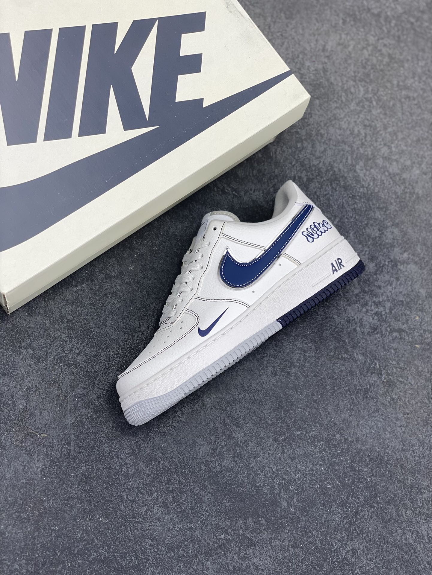 图片[7]-NIke Air Force 1 \’07 Low “NIKE联名”空军一号 低帮 运动鞋 休闲鞋 折边针车 工艺难度大 原楦头原纸板 原装鞋盒 定制五金配件 内置全掌气垫 原厂鞋底 货号：QY6628-151 尺码：36 36.5 37.5 38 38.5 39 40 40.5 41 42 42.5 43 44 44.5 45-选品中心
