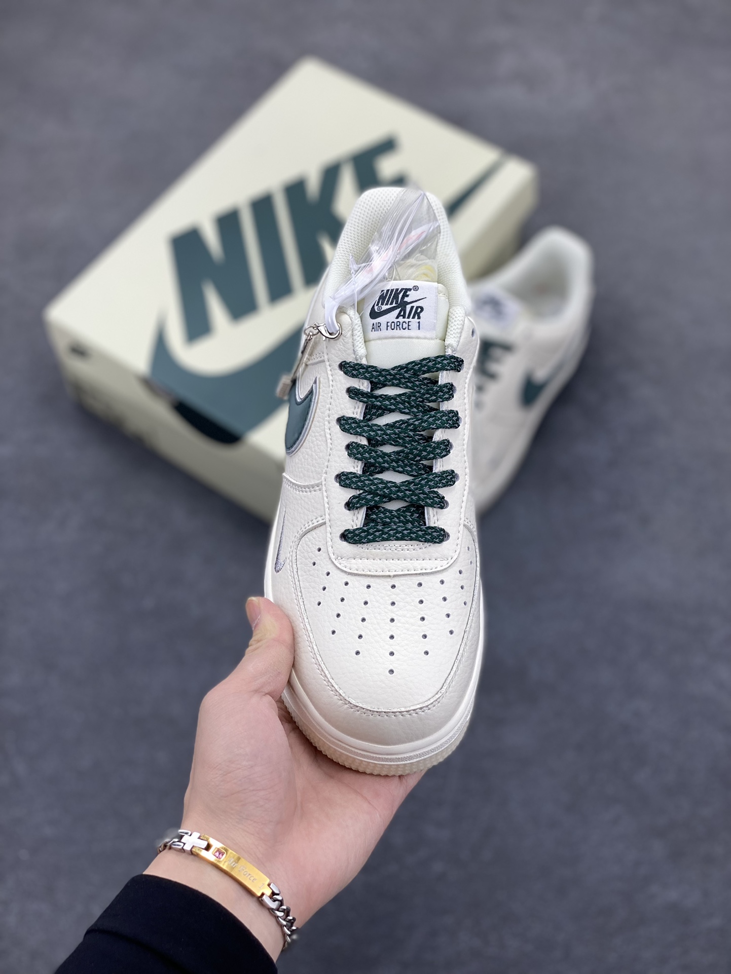 图片[2]-Nike Air Force 1 Low 米绿双色底 满天星空军一号低帮休闲板鞋 3M反光 水晶大底 定制鞋盒 原楦头原纸板 纯正空军版型 内置全掌气垫 货号：JJ0253-002 尺码：36 36.5 37.5 38 38.5 39 40 40.5 41 42 42.5 43 44 44.5 45-选品中心