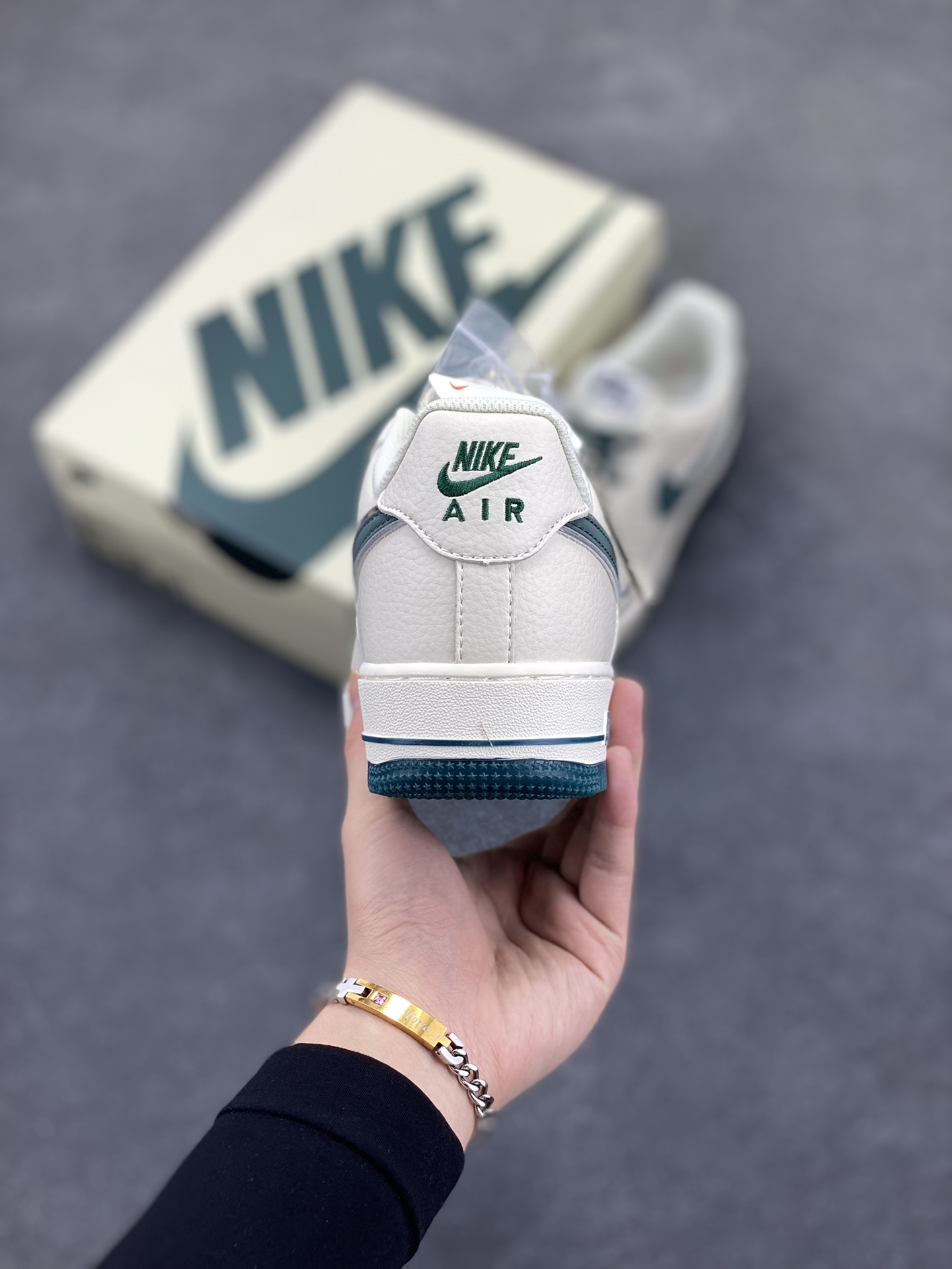 图片[4]-Nike Air Force 1 Low 米绿双色底 满天星空军一号低帮休闲板鞋 3M反光 水晶大底 定制鞋盒 原楦头原纸板 纯正空军版型 内置全掌气垫 货号：JJ0253-002 尺码：36 36.5 37.5 38 38.5 39 40 40.5 41 42 42.5 43 44 44.5 45-选品中心