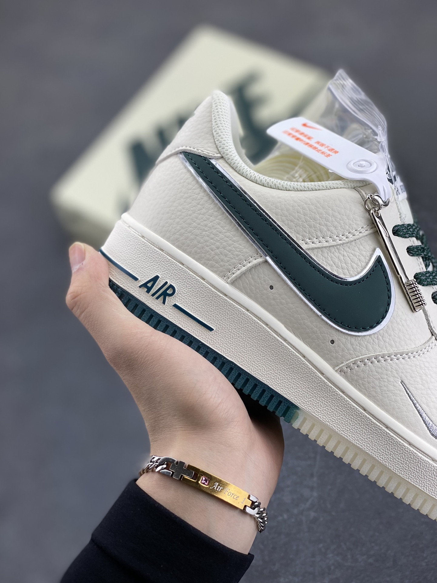 图片[6]-Nike Air Force 1 Low 米绿双色底 满天星空军一号低帮休闲板鞋 3M反光 水晶大底 定制鞋盒 原楦头原纸板 纯正空军版型 内置全掌气垫 货号：JJ0253-002 尺码：36 36.5 37.5 38 38.5 39 40 40.5 41 42 42.5 43 44 44.5 45-选品中心