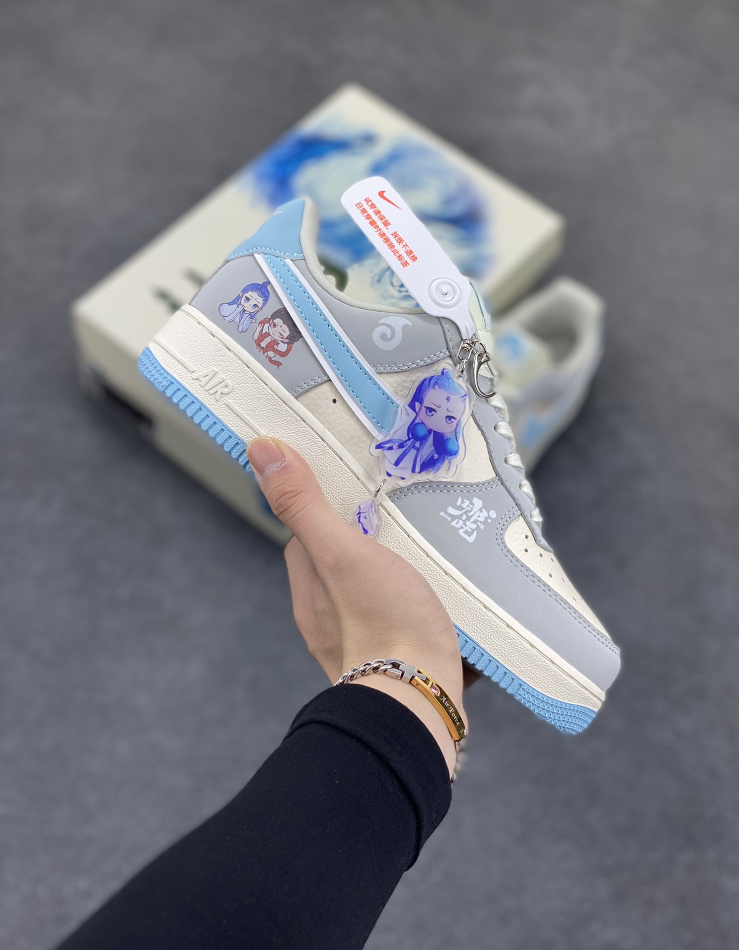 NIke Air Force 1 \'07 Low “哪吒联名——魔丸灵珠”空军一号 低帮 运动鞋 休闲鞋 折边针车 工艺难度大 原楦头原纸板 原装鞋盒 定制五金配件 内置全掌气垫 原厂鞋底 货号：DF0188-047 尺码：36 36.5 37.5 38 38.5 39 40 40.5 41 42 42.5 43 44 44.5 45-选品中心